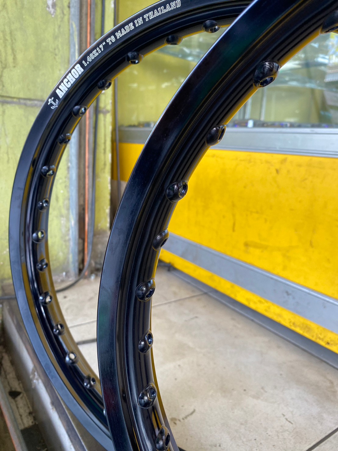 ของดีราคาพิเศษ🚚 วงล้อ Anchor (วงล้อตราสมอ) (ล้อขอบ17 ล้อมอไซ ล้อมอไซค์ ล้อมอเตอร์ไซค์ ล้อโล) มี 2 สี ให้เลือก ขอบ 17-1.4 สำหรับมอเตอร์ไซค์