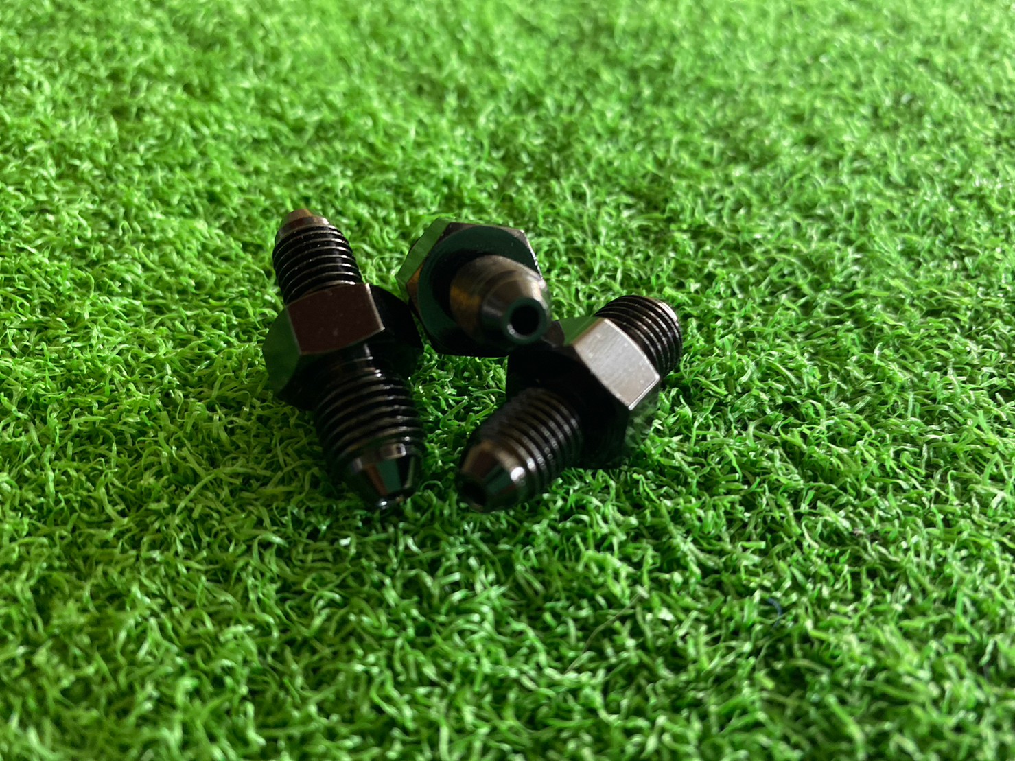 น็อตตัวหนอน8.1 ราคาต่อชิ้น ตัวหนอน(ข้อต่อ) ปั้ม8.1 พร้อมส่ง สีดำ ปั้ม8.1 เกลียวเบรค ปั้ม8.1 ตัวหนอนต่อน้ำมันเบรคปั้ม8.1