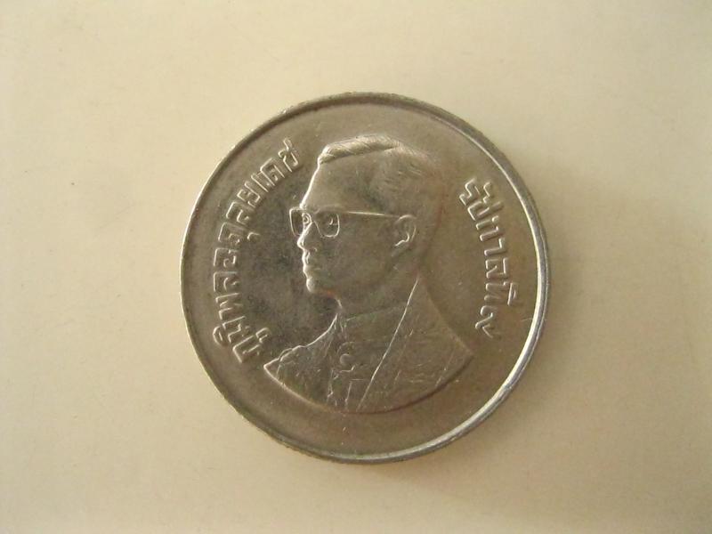 เหรียญ2บาท ปีเยาวชนสากล ปี2528 (2466)