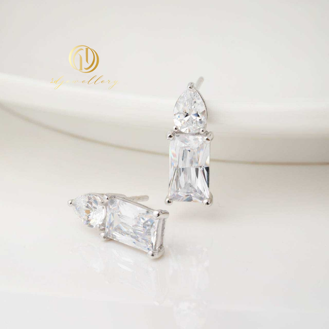 1D Jewellery ต่างหูเงินแท้ 925 ชุบโรเดียม ฝังเพชรสวิส(CZ) Classic Glam Glow CZ Stud earring ✨