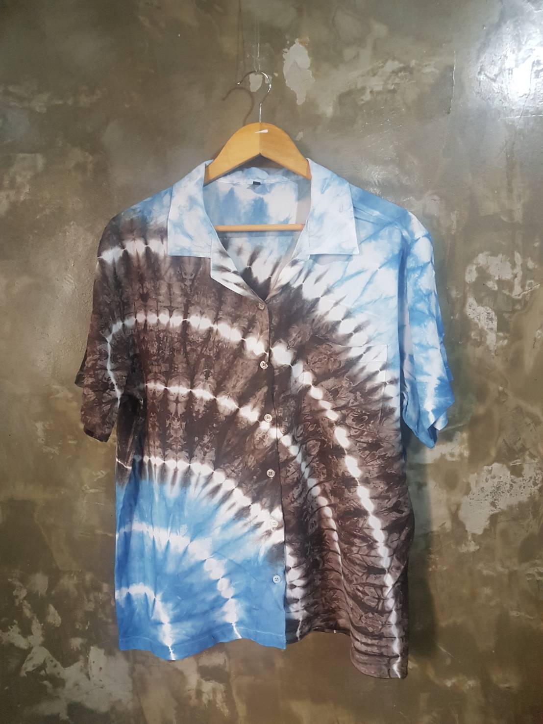 เสื้อฮาวาย มัดย้อมสีธรรมชาติ | เสื้อเชิ้ตสไตล์ชิว ใส่สบาย ไร้สารเคมี