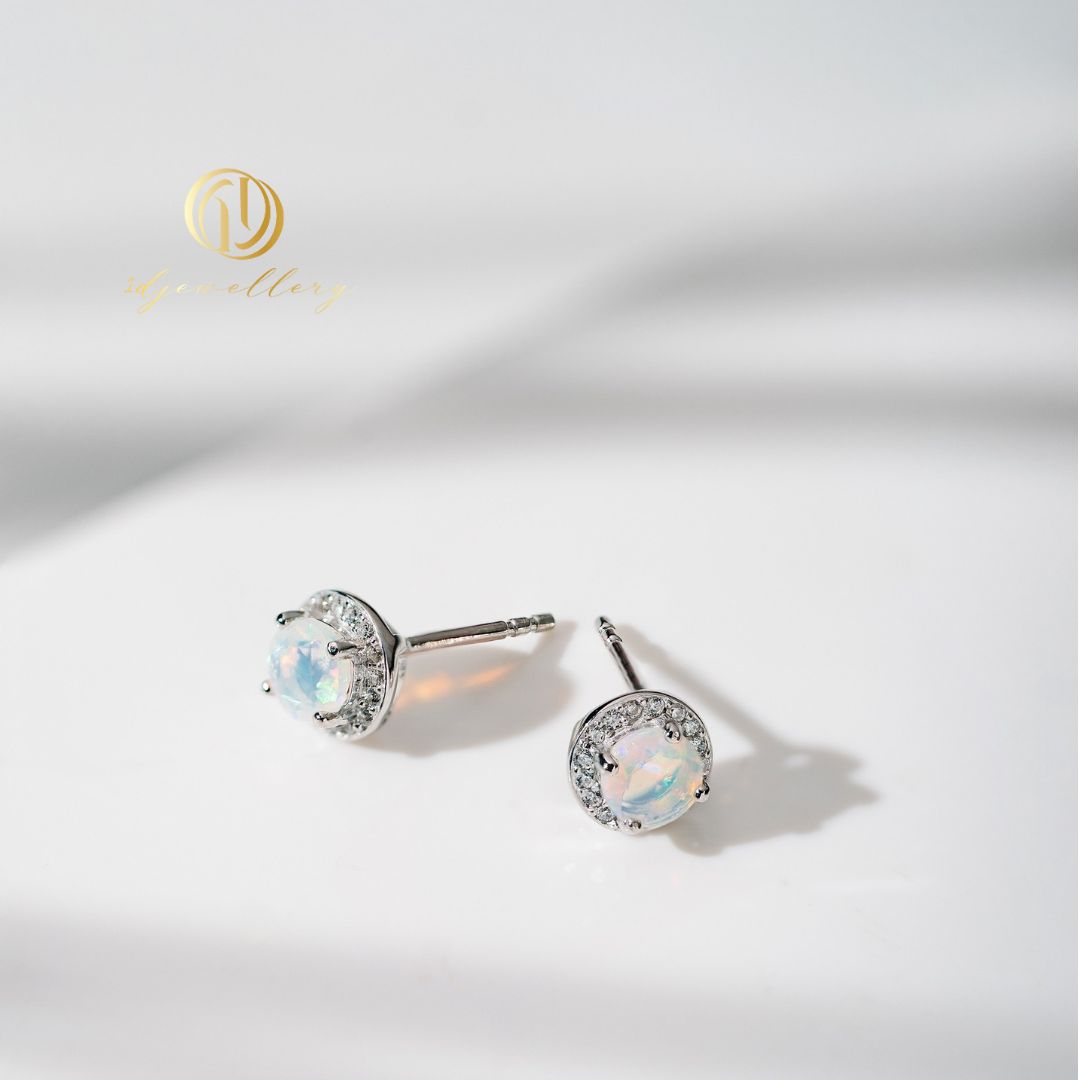 1D Jewellery ต่างหูเงินแท้ 925 ชุบโรเดียม ฝังเพชรสวิส(CZ) ✨💎 Opal with CZ - Shining Earring 💎✨ พลอยแห่งความหวัง ความรัก และความฝัน เชื่อกันว่าจะช่วยเปิดโอกาสในชีวิตและเสริมสร้างความสัมพันธ์ที่ดี 💖
