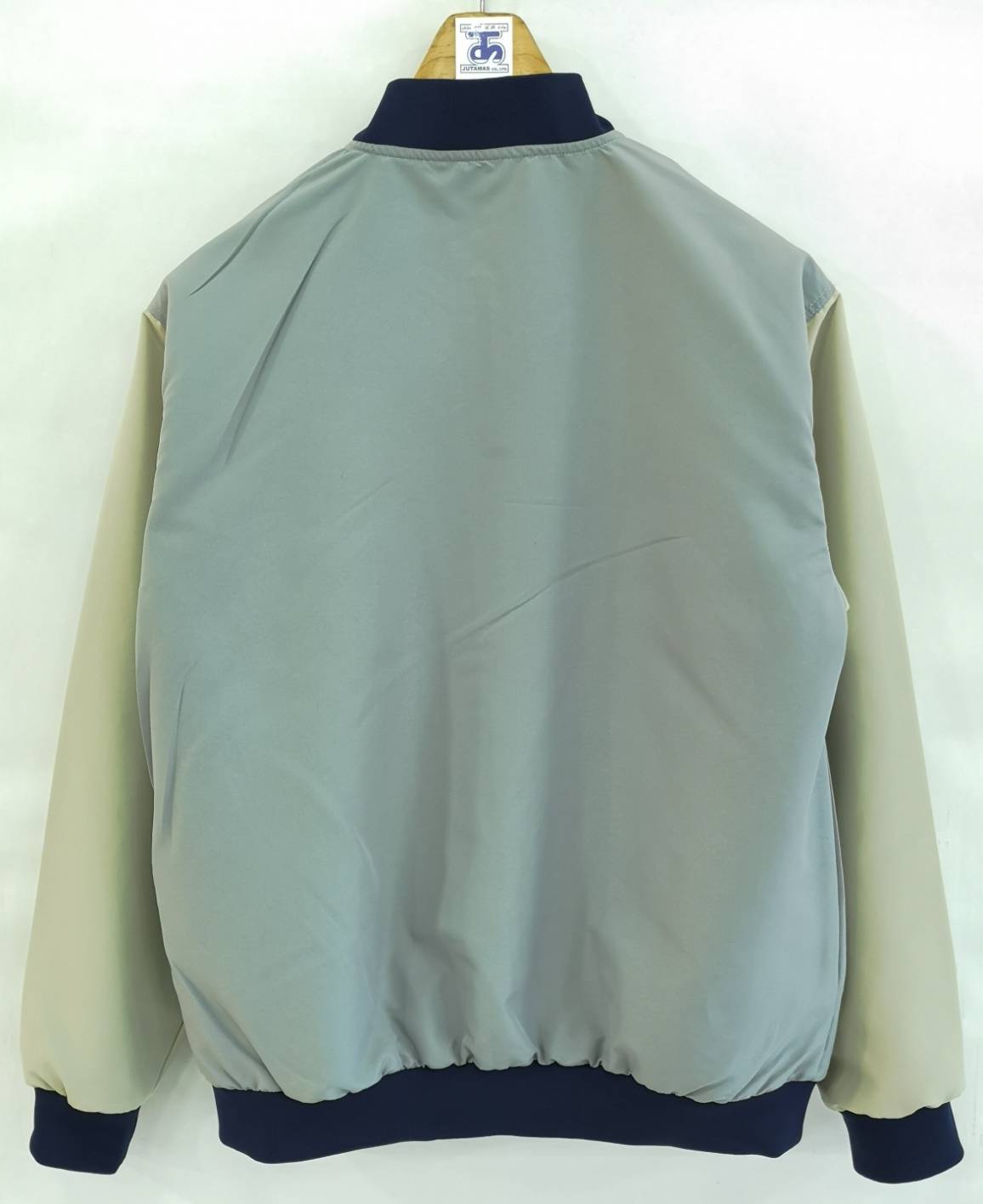 Baseball Jacket 6404 เสื้อแจ็คเก็ตสีเทาอ่อนแขนสีครีมสไตล์เบสบอล