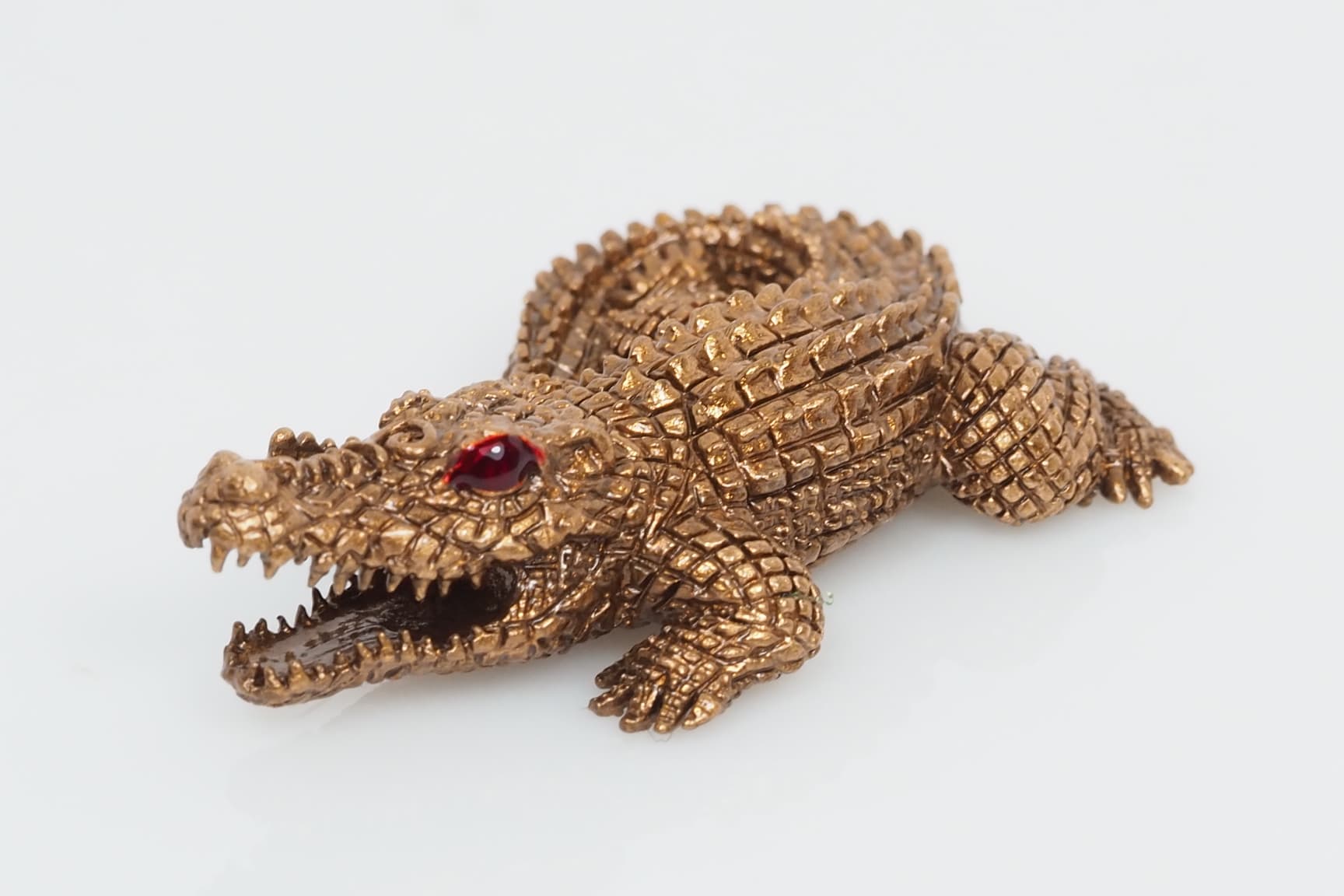 จระเข้เรียกทรัพย์ รุ่นเงินกองทองมา ขนาดใหญ่ 4 ซม.เนื้อทองแดงซาติน หลวงพ่อเงิน วัดบ้านอ้อ จ.นครราชสีมา