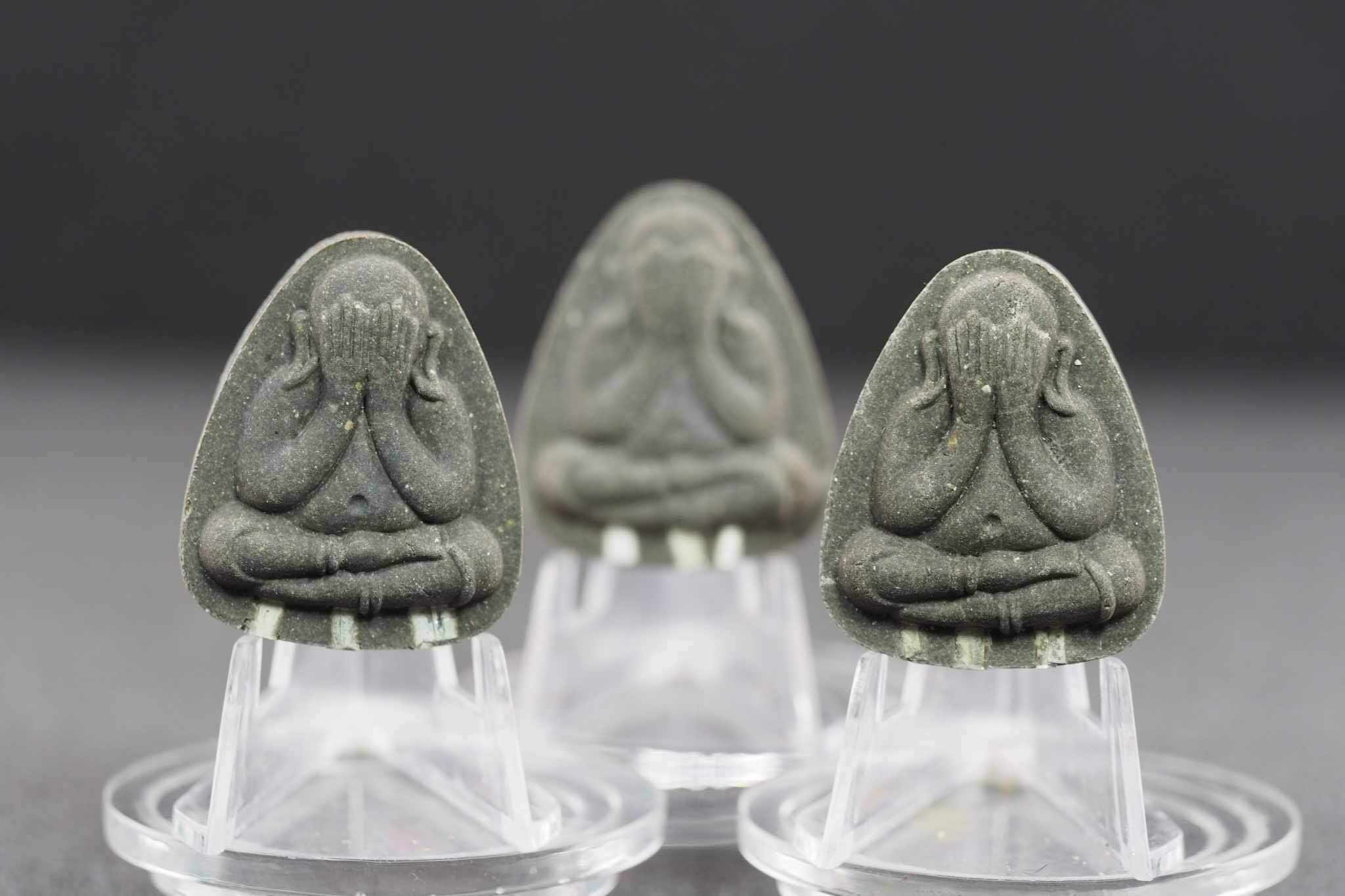 พระปิดตาพิมพ์ปลดหนี้หลวงปู่โต๊ะ เนื้อผงธูปฝังตะกรุดเงินแท้ 3 ดอก หลังยันต์นะ รุ่นสร้างโบสถ์วัดบ้านอ้อ