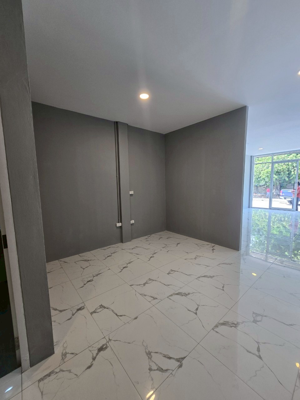 ให้เช่าอาคารพาณิชย์ ริมถนนเอกชัย ปากซอยเอกชัย109 (รหัสทรัพย์ B12615ห้อง3)