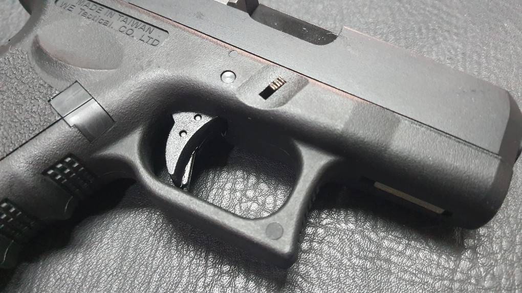 ปืนอัดลม(ปืนระบบแก๊ส) รุ่น Glock 26 Semi Gen3 ของ WE สไลด์เหล็ก (G27)