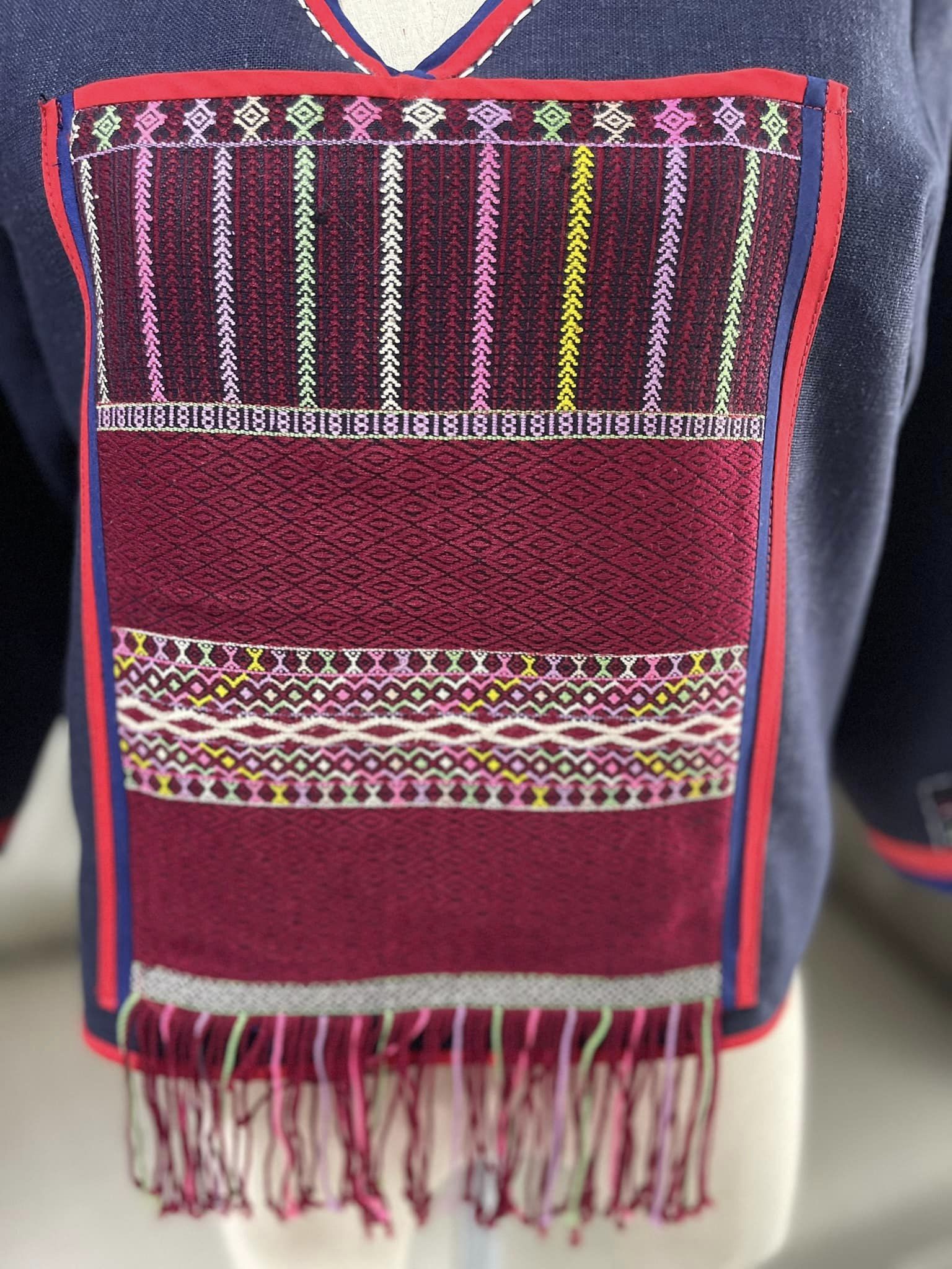 เสื้อกระเหรี่ยงคอวี