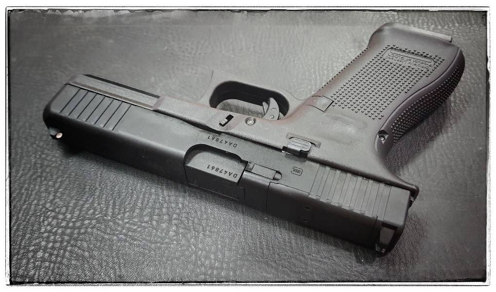 ปืนระบบแก๊สโบลว์แบล็ค รุ่น Glock17 Gen5 MOS สีดำ (SRC) รองรับการติด Red Dot ค่าย Umarex มาร์คกิ้งครบ