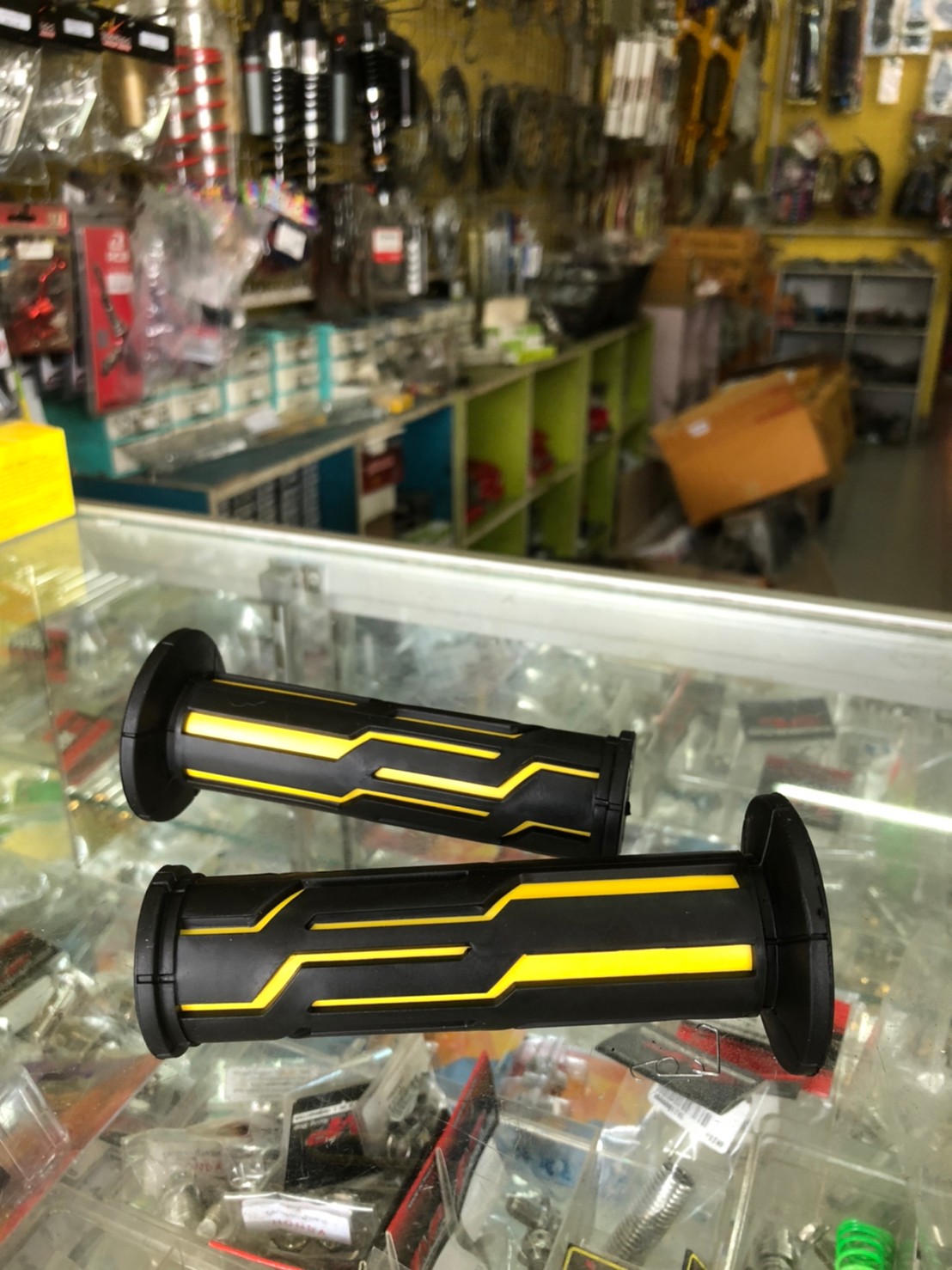 ปลอกมือ ปลอกแฮนด์ เดโทน่า Daytona งานนิ่ม ปลอกแฮนด์แต่ง ปลอกมือยางนิ่ม ลาย แบรนด์(1คู่)พร้อมส่งจาก🇹🇭 งานกล่อง ใส่รถจักรยานยนต์ทุกรุ่น