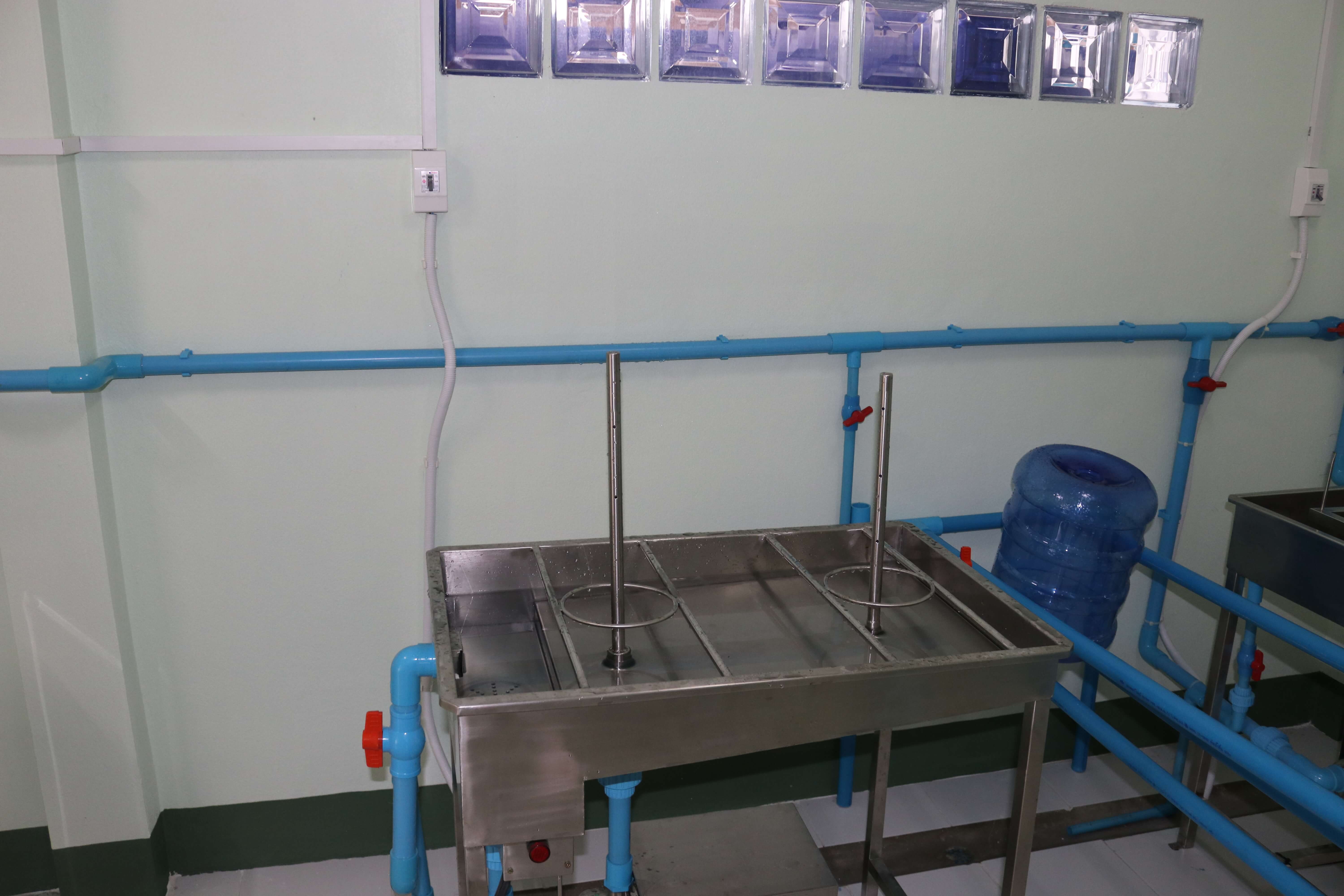 เครื่องล้างถังภายในชนิดเรซิ่นสำหรับโรงงานผลิตน้ำดื่ม