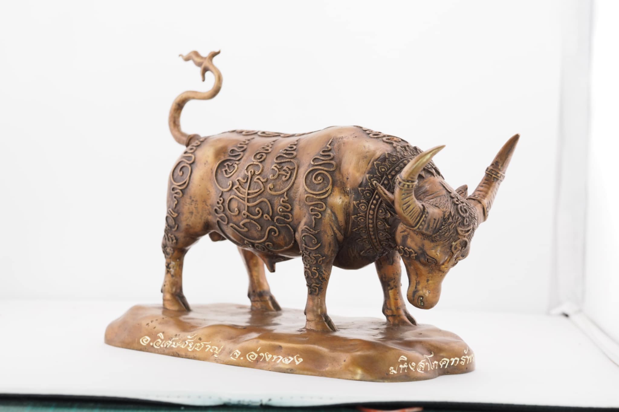 มหิงสาโภคทรัพย์ ขนาดบูชา เนื้อโลหะมันปู งานหล่อแบบโบราณยันต์นูน(ยันต์เส้นขนมจีน)