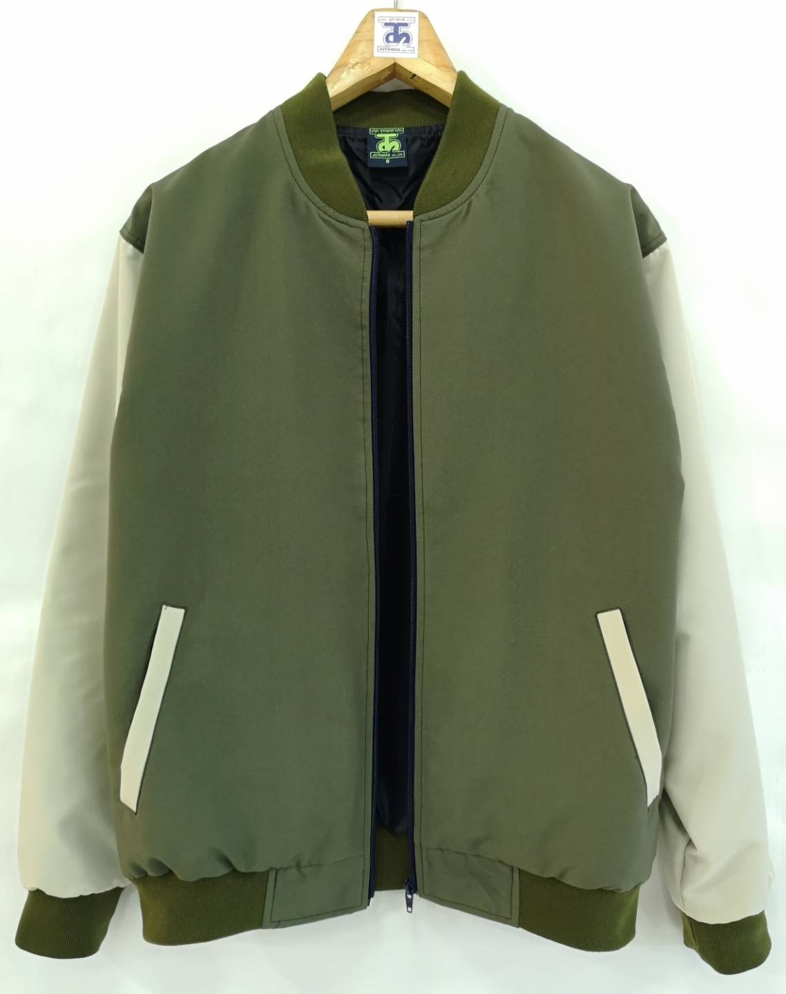 Baseball Jacket 6407 เสื้อแจ็คเก็ตสีเขียวขี้ม้าแขนสีครีมสไตล์เบสบอล