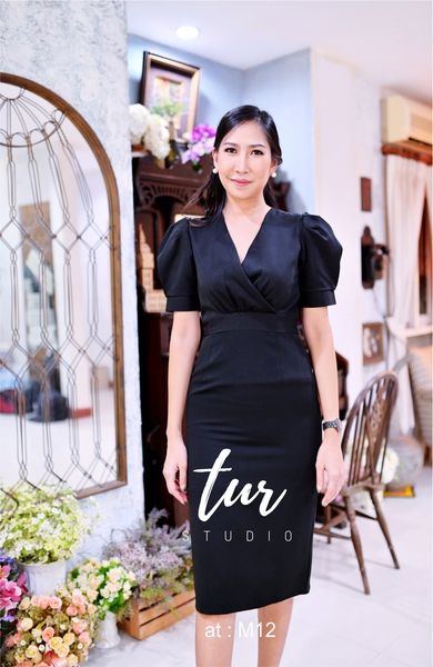 ชุดดำ เดรสคอวี แขนตุ๊กตา ขาว-ดำ s-2xl