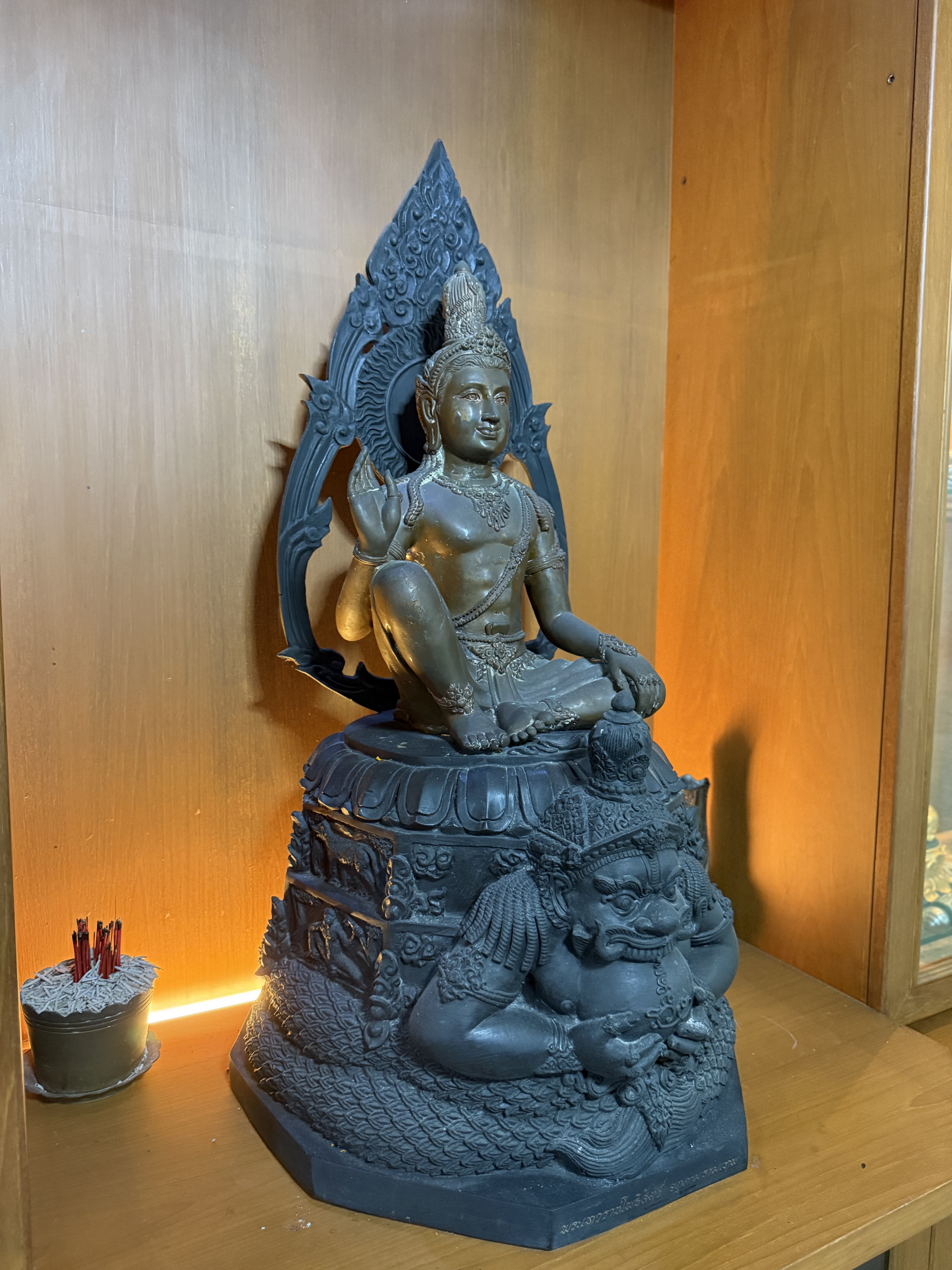 จตุคาม รามเทพ รุ่นพุทธภูมิ ขนาดความสูง1เมตร ฐานรมดำ องค์ทองเเดง(สมนาคุณชุดกรรมการผู้ร่วมสร้าง) จำนวนการสร้าง 108องค์