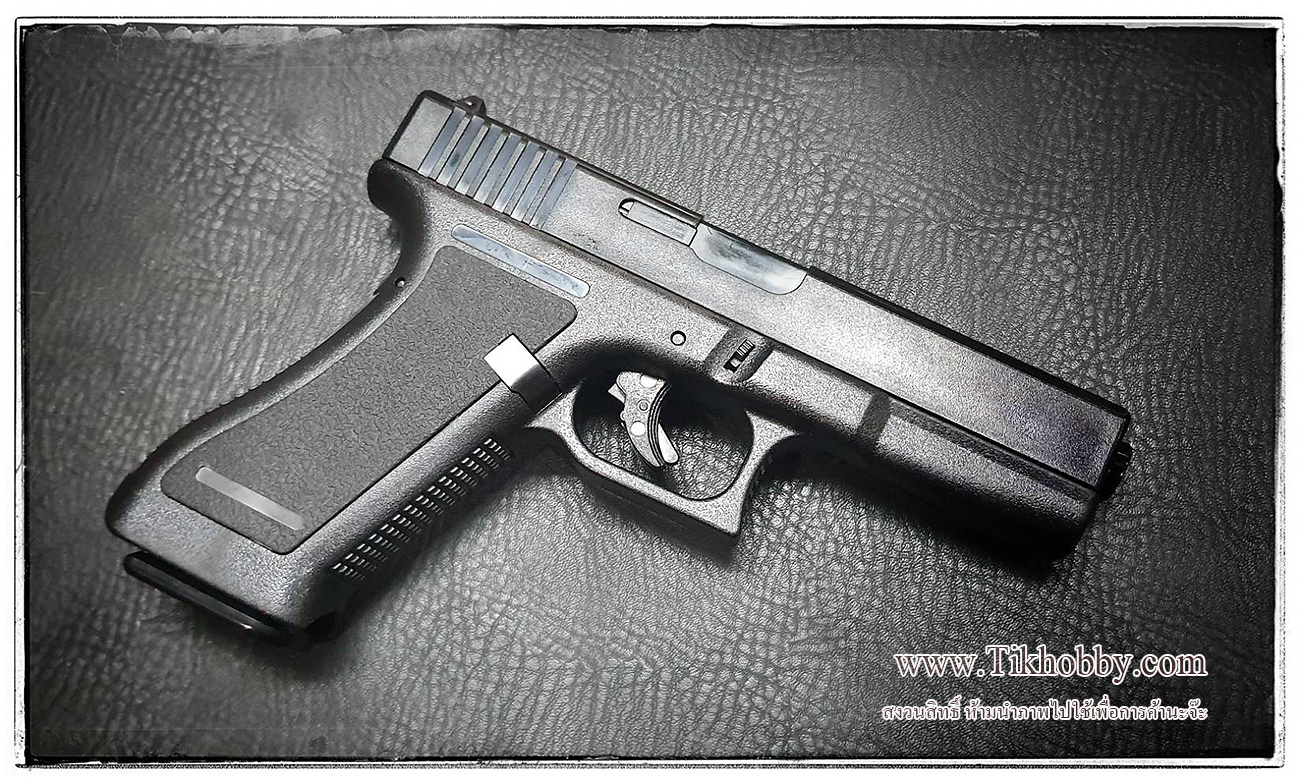 ปืนอัดลมแบบชักยิงทีล่ะนัด Glock17 สีดำ KWC งานใต้หวัน