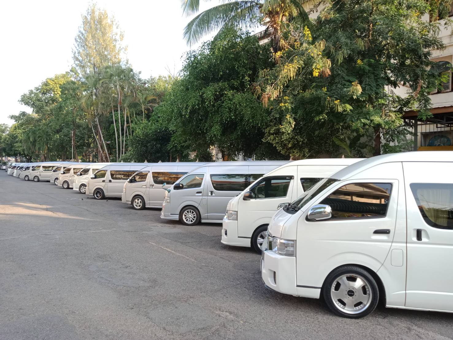 เช่ารถทัวร์ เช่ารถบัส เช่ารถตู้ เช่ารถ VIP ติดต่อจองรถ โทร. 080-309-9670