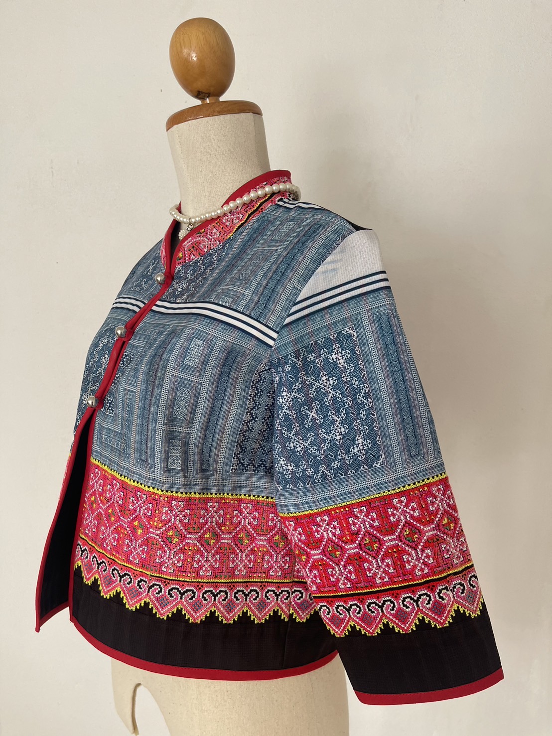 เสื้อคลุมแขนยาวปักม้ง