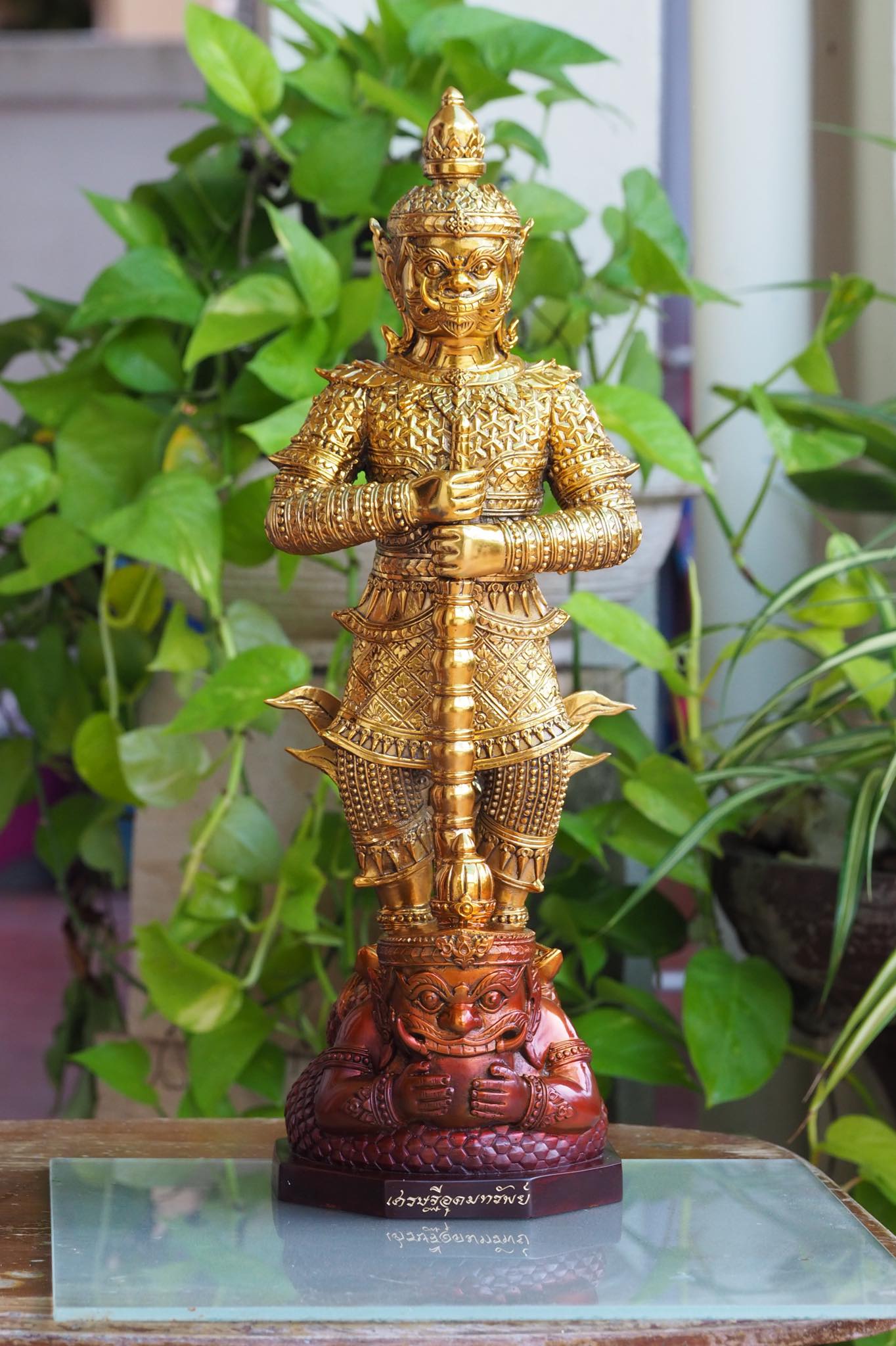 ท้าวเวสสุวรรณ สูง 17 นิ้ว รุ่นเศรษฐีอุดมทรัพย์ สีเหลืองอำพัน(เนื้อโลหะสีพาติน่า) วัดบ้านอ้อ จ.นครราชสีมา