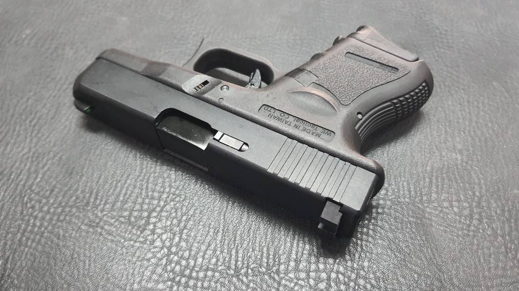 ปืนอัดลม(ปืนระบบแก๊ส) รุ่น Glock 26 Semi Gen3 ของ WE สไลด์เหล็ก (G27)