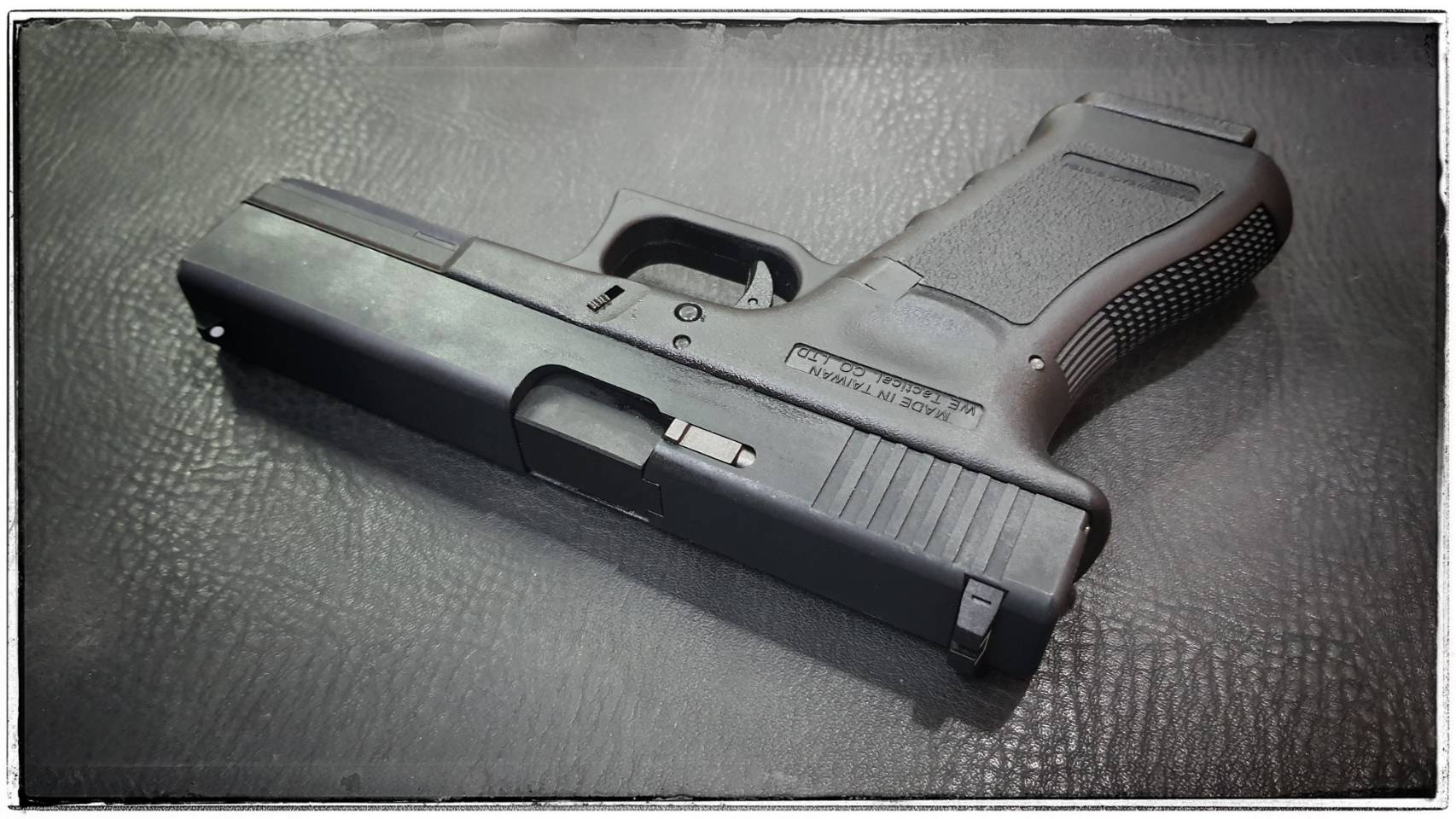 ปืนแก๊ส รุ่น Glock 17 Gen3 ของ WE สไลด์เหล็ก