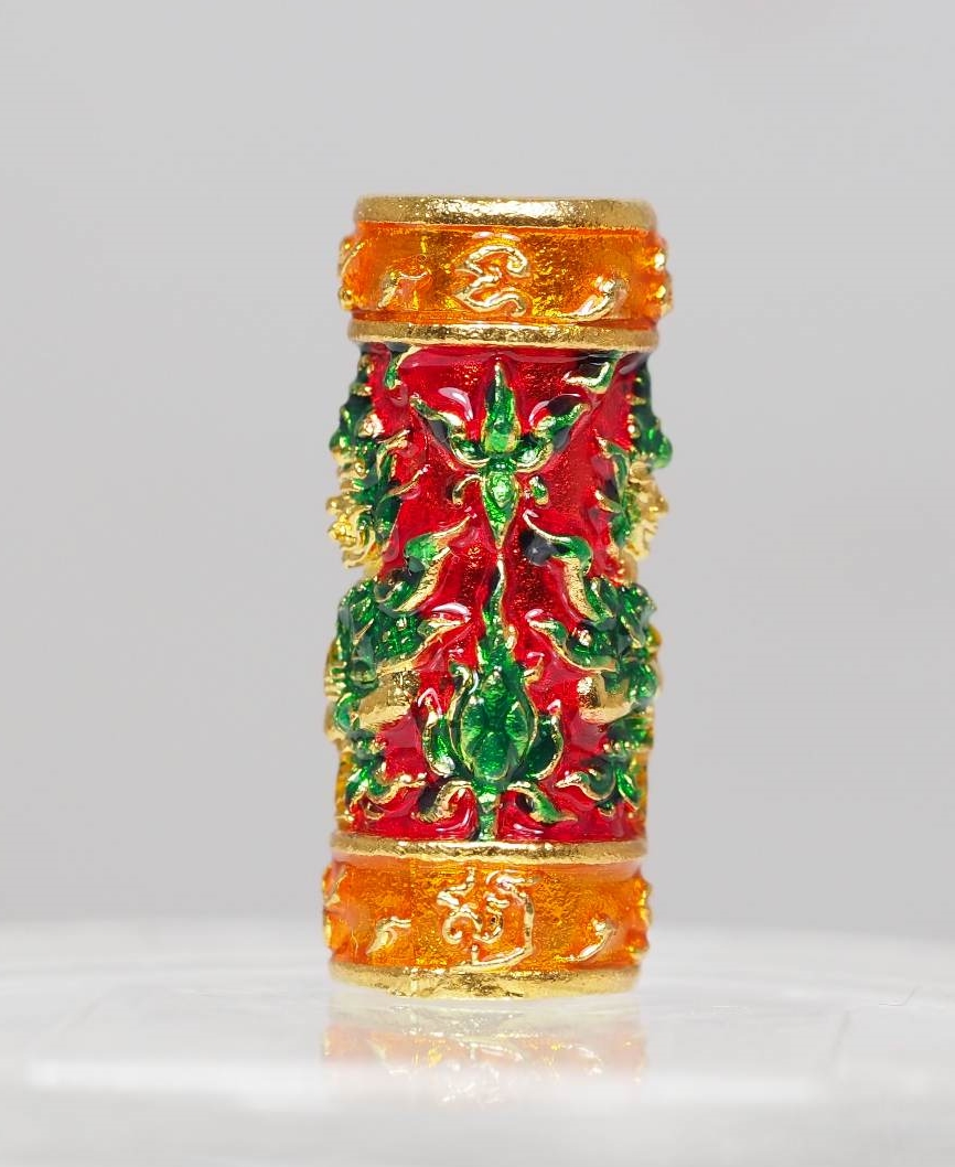 ตะกรุดท้าวเวสสุวรรณทวิพัตร์(หน้าเทวดา และ หน้ายักษ์) รุ่นเศรษฐีบูชาครู เนื้อโลหะกะไหล่ทองลงยาพื้นสีแดง