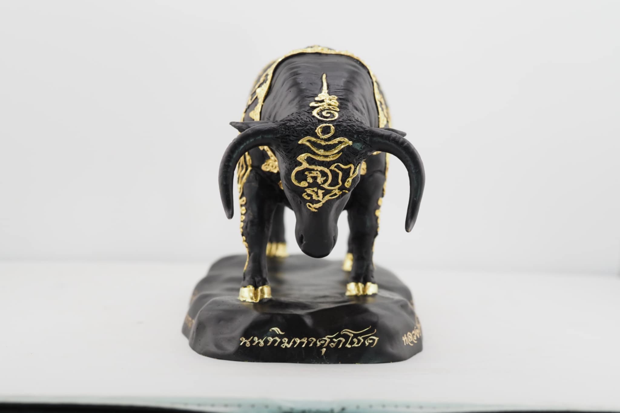 นนทิมหาศุภโชค ขนาดบูชา เนื้อโลหะดำนิลกาฬ ปิดทองลายยันต์ งานหล่อแบบโบราณยันต์นูน(ยันต์เส้นขนมจีน)