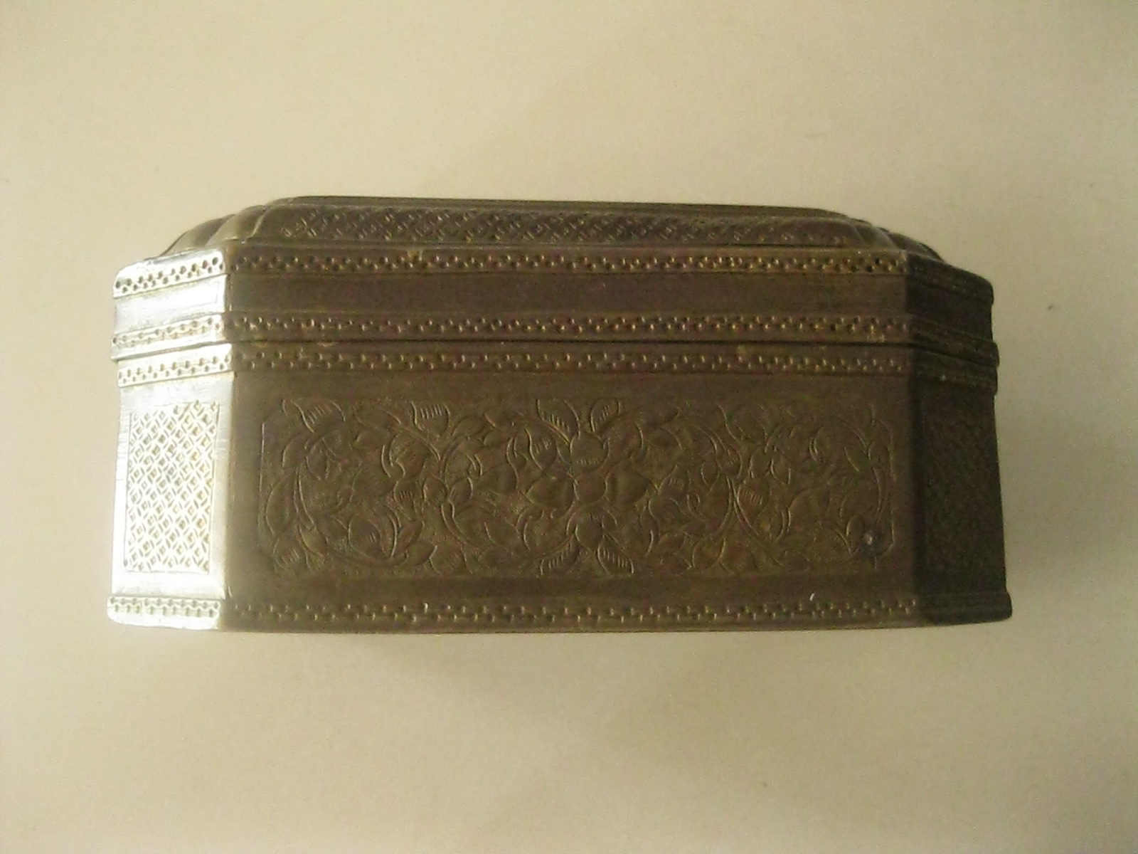 ตลับทองเหลือง8เหลี่ยม (4148)