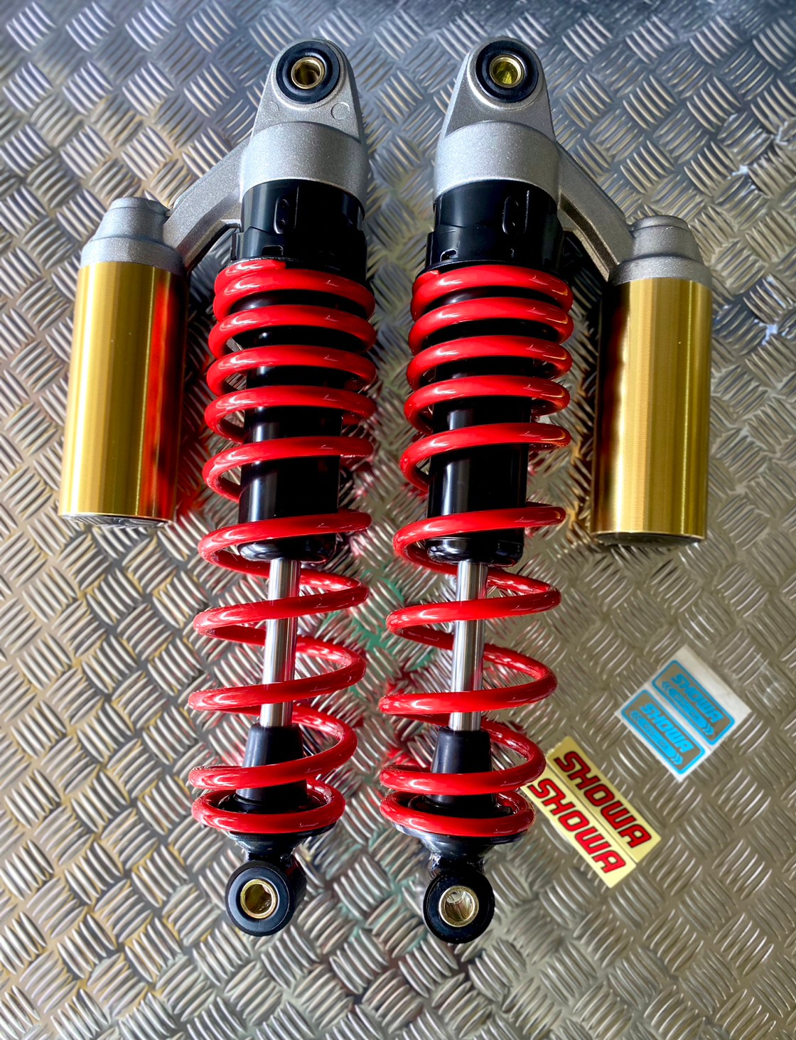 โช๊ค Showa โช๊คโชว่า T3 Tech3 สะตัทเหล็ก สปริงดำ / สปริงแดง ไส้ดำ (ป๋องทอง) งาน 50A ยาว 330 mm. รุ่น Wave,Dream แก๊สแท้ งานไทย ประกัน 3 เดือน โช้ค โช้คเวฟ