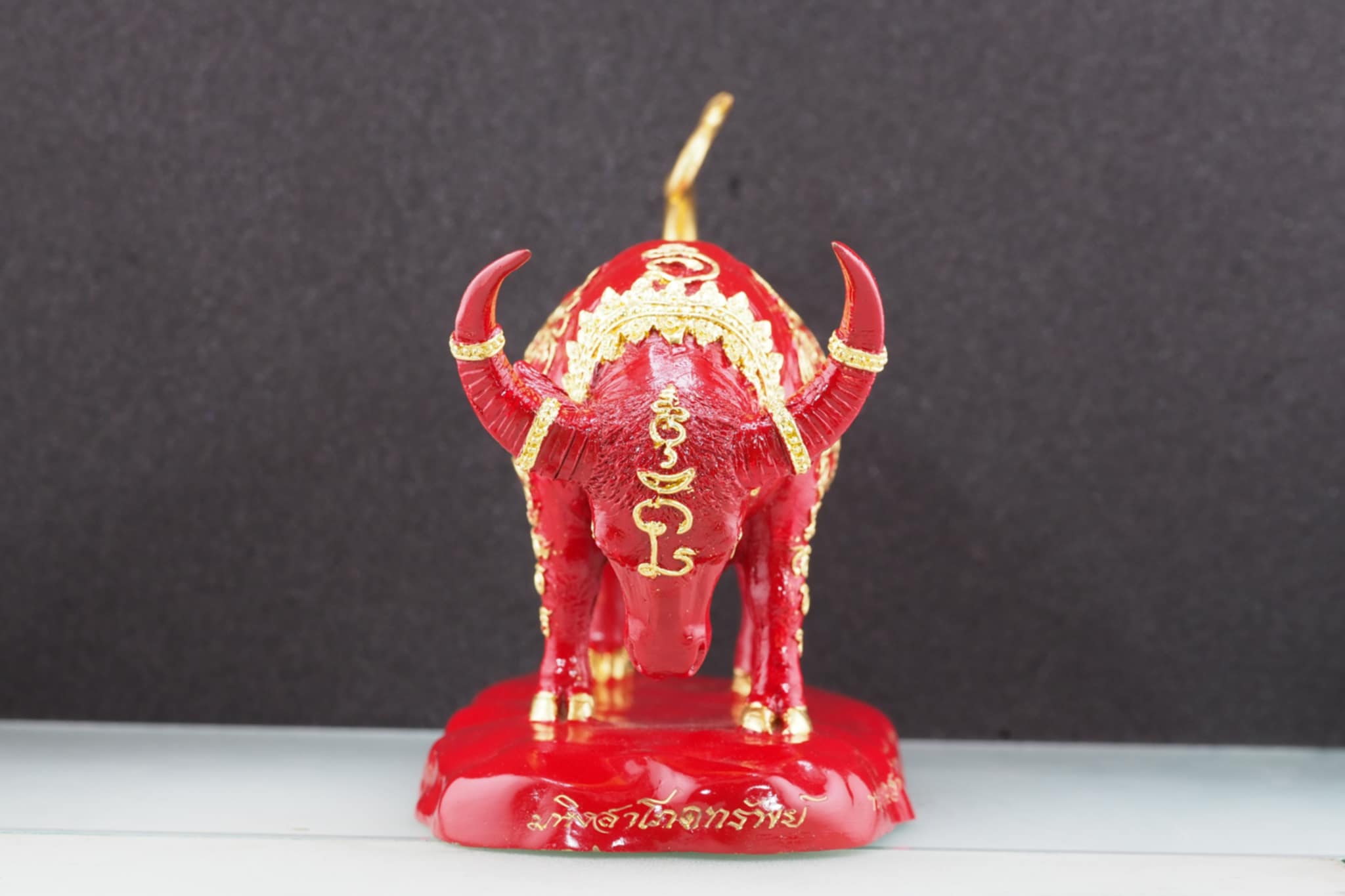 พละกำลังแห่งโภคทรัพย์ มหิงสาโภคทรัพย์ ขนาดบูชา เนื้อโลหะสีชาด(แดง) งานหล่อแบบโบราณยันต์นูน(ยันต์เส้นขนมจีน)