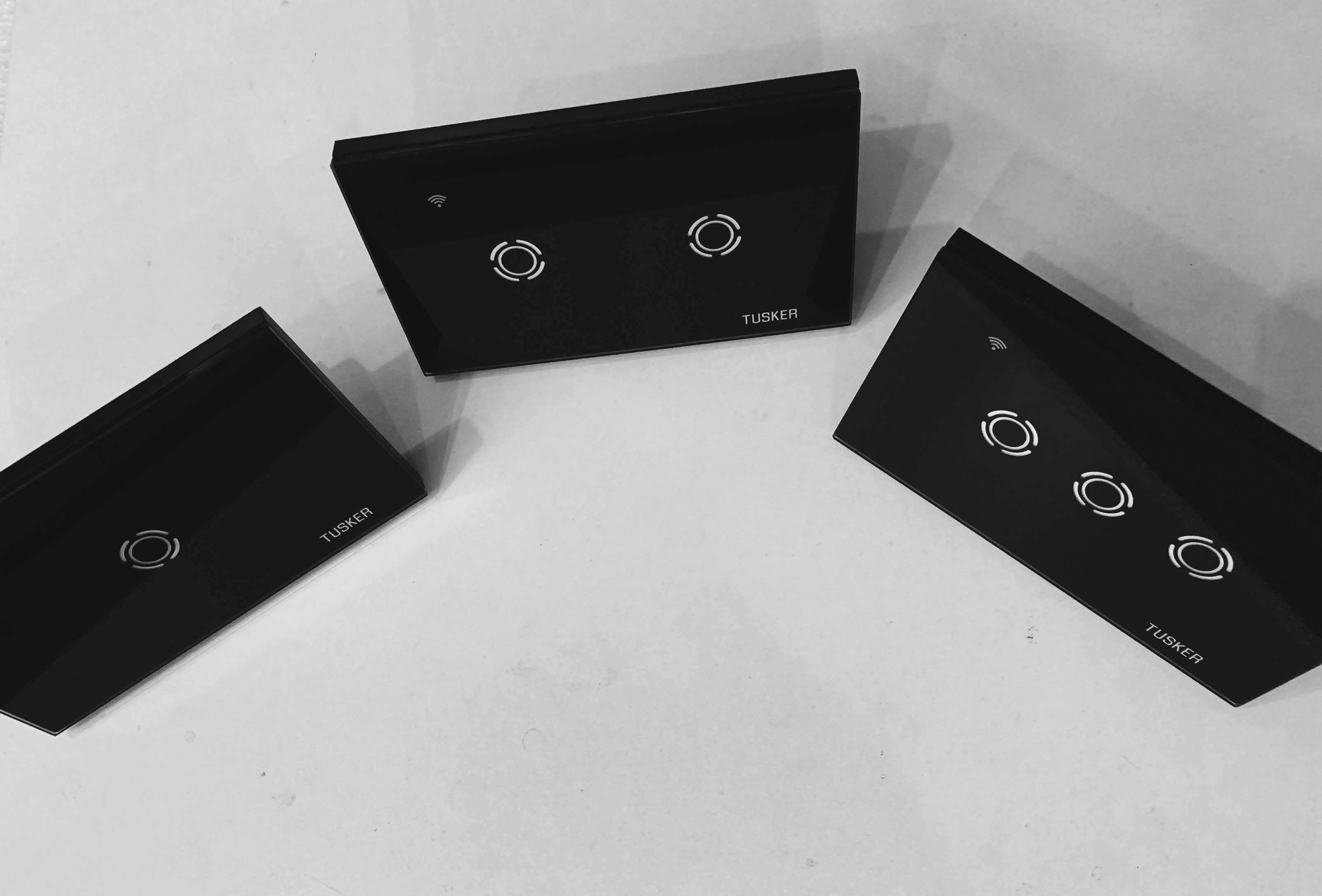 Tusker Smart Switch 1Gang ( WiFi + RF 433 Mhz ) Support E-Welink [รับประกัน 1 ปีเต็ม]