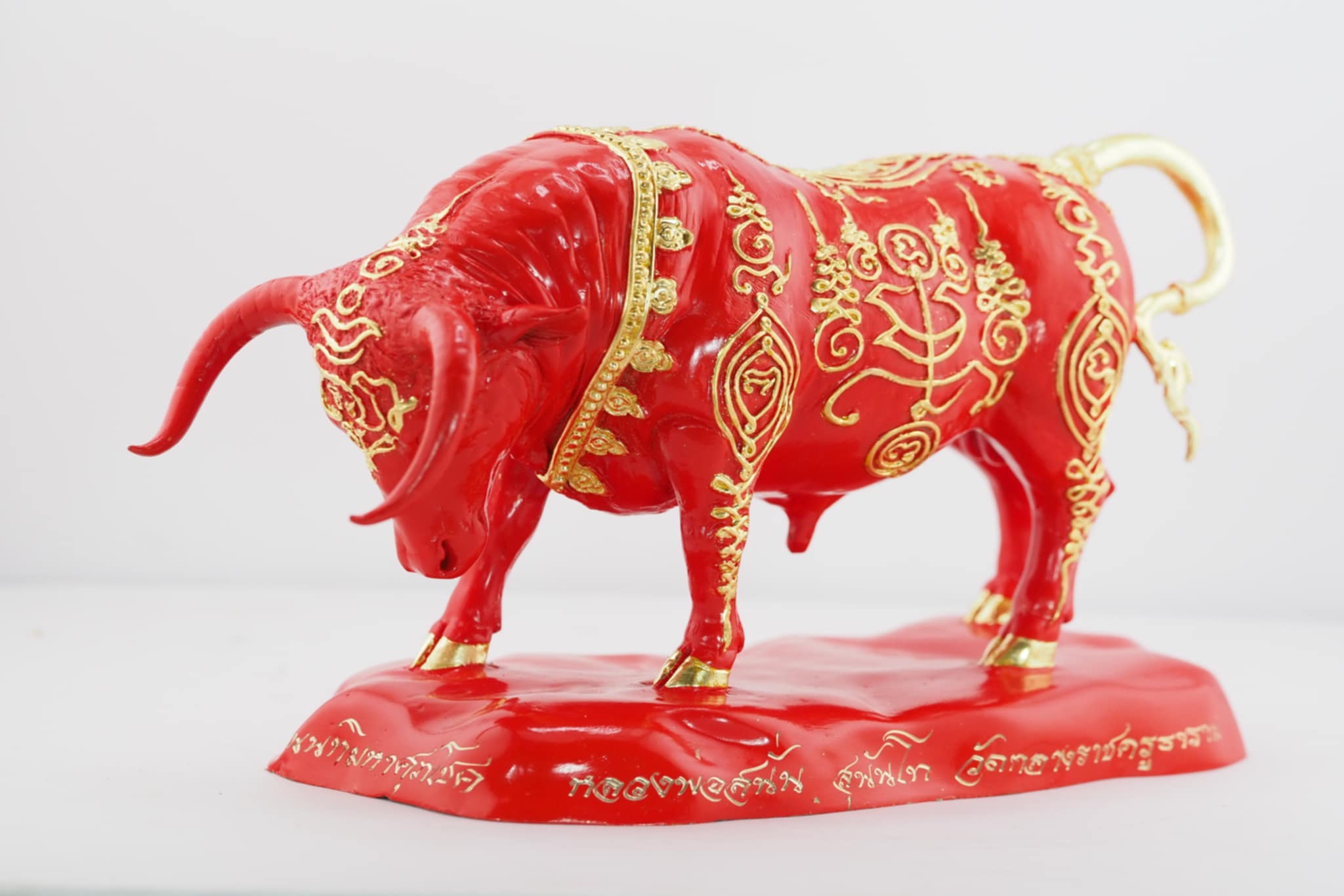 นนทิมหาศุภโชค ขนาดบูชา เนื้อโลหะสีชาด(แดง) ปิดทองลายยันต์ งานหล่อแบบโบราณยันต์นูน(ยันต์เส้นขนมจีน)