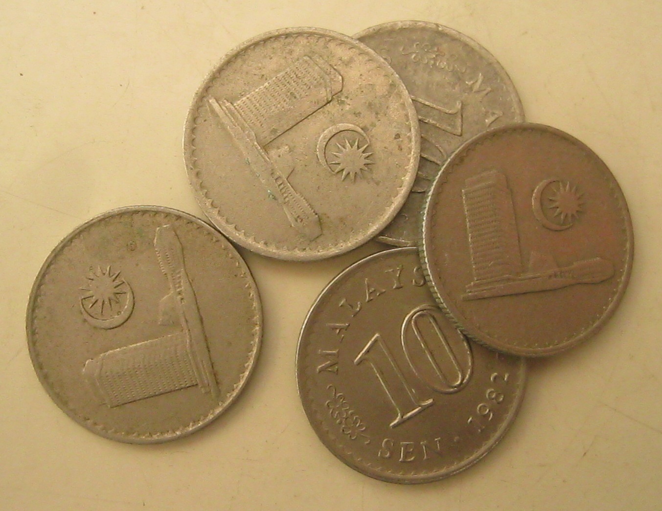 เหรียญต่างประเทศ เหรียญสะสม ปี1980 (3510)