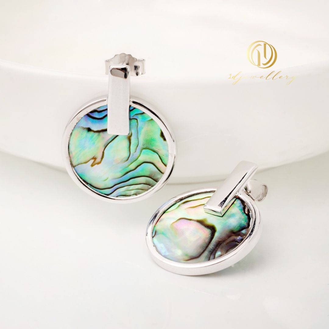 1D Jewellery ต่างหูเงินแท้ 925 ชุบโรเดียม ฝังเพชรสวิส(CZ) ✨ Elegant Abalone Circle Earrings ✨ สื่อถึงพลังแห่งความสงบและการปกป้อง ช่วยเพิ่มความมั่นใจ พร้อมเติมเต็มลุคให้ดูคลาสสิกและมีเอกลักษณ์ 🌟