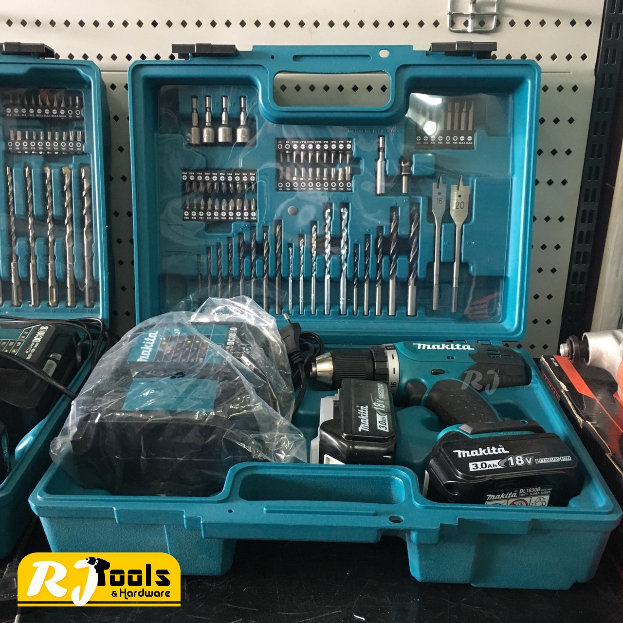 สว่านไขควงไร้สาย Makita รุ่น DDF453SFX1 (พร้อมอุปกรณ์เสริม 74 ชิ้น)