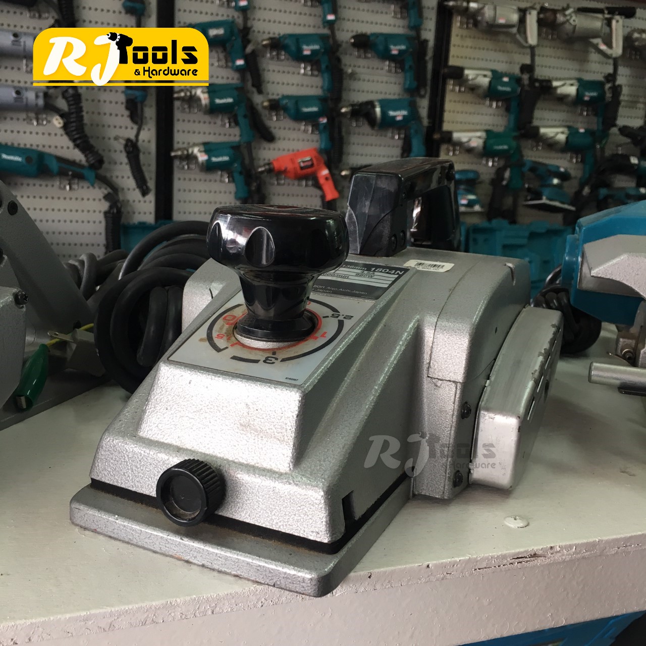 กบไสไม้ 136 mm. (5-3/8”) Makita รุ่น 1804N