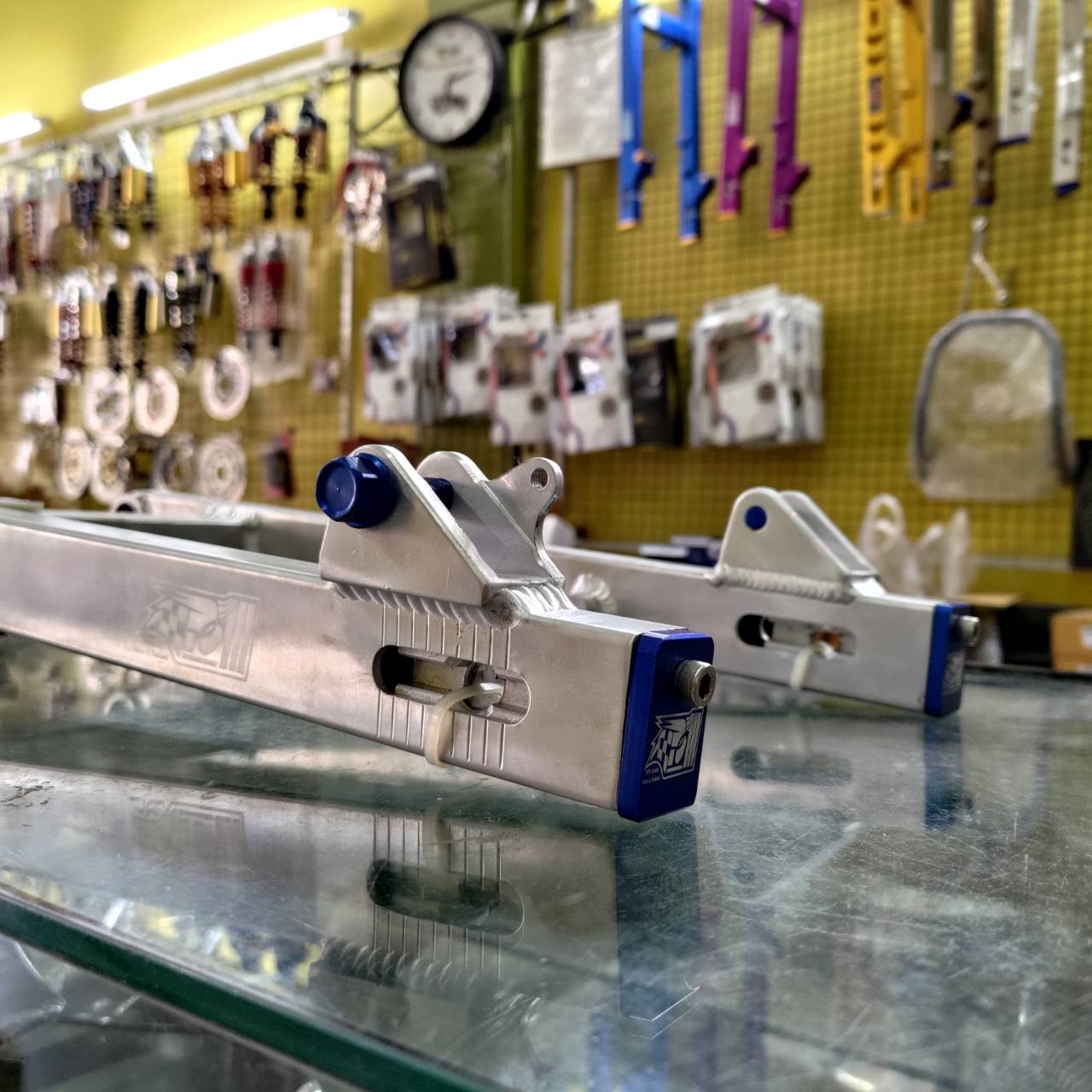 สวิงอาร์มกล่อง Po1 สำหรับ W110i W100Ubox W125เก่า (I,R,S) Dream SPC W125i New ปลาวาฬ อุปกรณ์แต่งรถ อะไหล่แต่งรถ อะไหล่มอเตอร์ไซค์ อาร์ม สวิงอาร์ม อาม สวิงอาม