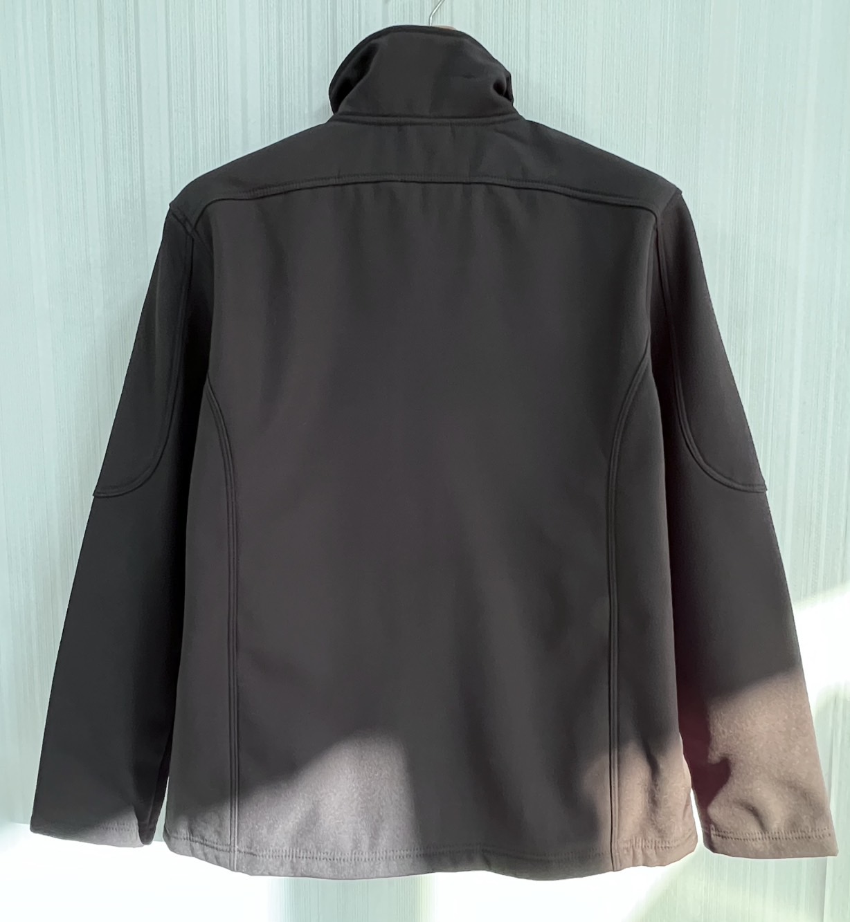 เสื้อแจ็คเก็ต เนื้อผ้าลามิเนต รุ่นใหม่ สีดำ ซิป YKK งานเย็บสวยมาก