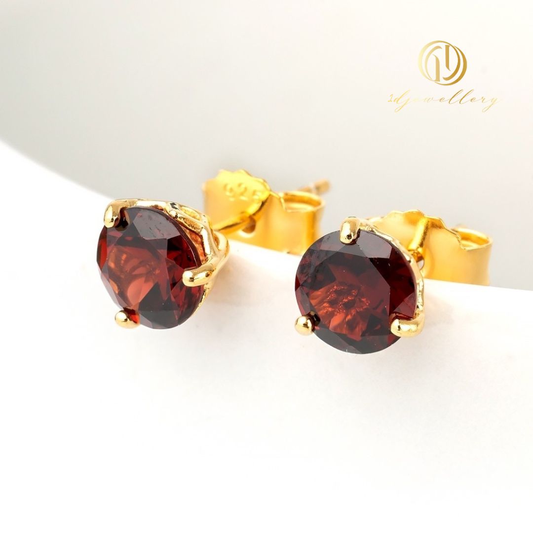 1D Jewellery ต่างหูเงินแท้ 925 ชุบโรเดียม ❣️Round Garnet Stud Earrings ❣️การ์เนต พลอยแห่งความรักและพลังที่ช่วยเสริมความโชคดี 💫