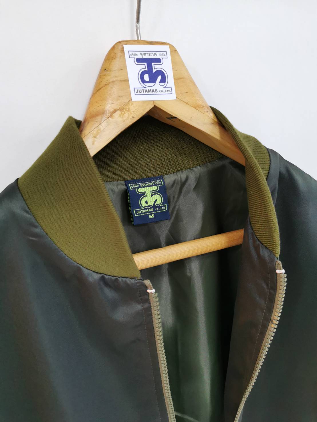 College Jacket 14 เสื้อแจ็คเก็ตสีเขียวขี้ม้าสไตล์วัยรุ่น