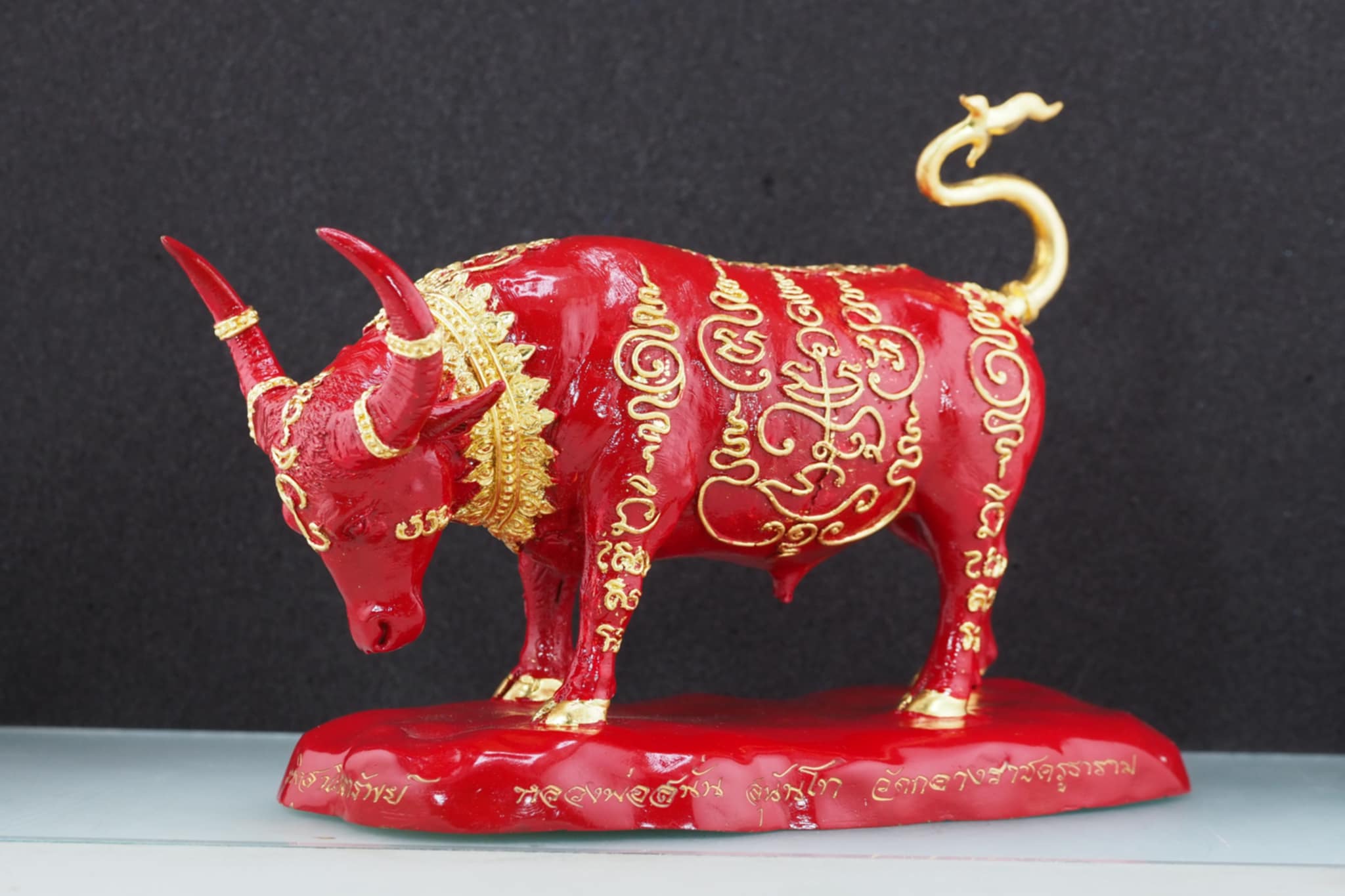 พละกำลังแห่งโภคทรัพย์ มหิงสาโภคทรัพย์ ขนาดบูชา เนื้อโลหะสีชาด(แดง) งานหล่อแบบโบราณยันต์นูน(ยันต์เส้นขนมจีน)