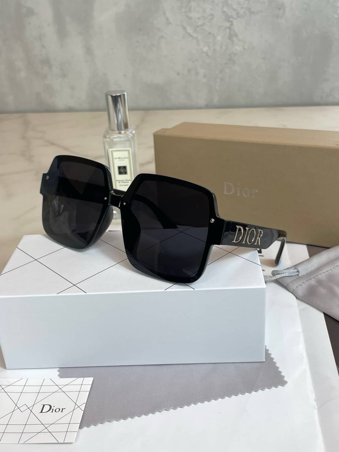 Dior แว่นตาดำกันแดดผู้หญิงเท่ห์ ๆ เก๋ ๆ แบรนด์เนมดิออร์ แว่นกันแดดโพลาไรซ์ DIOR SUNGLASSES ดำ