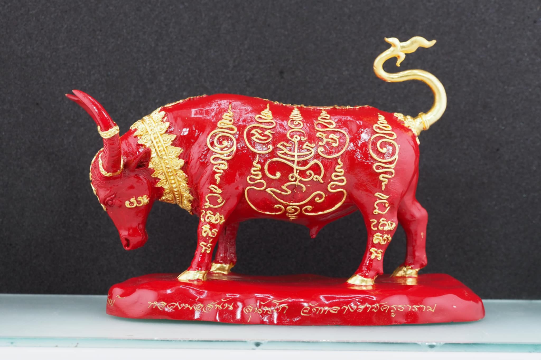 พละกำลังแห่งโภคทรัพย์ มหิงสาโภคทรัพย์ ขนาดบูชา เนื้อโลหะสีชาด(แดง) งานหล่อแบบโบราณยันต์นูน(ยันต์เส้นขนมจีน)