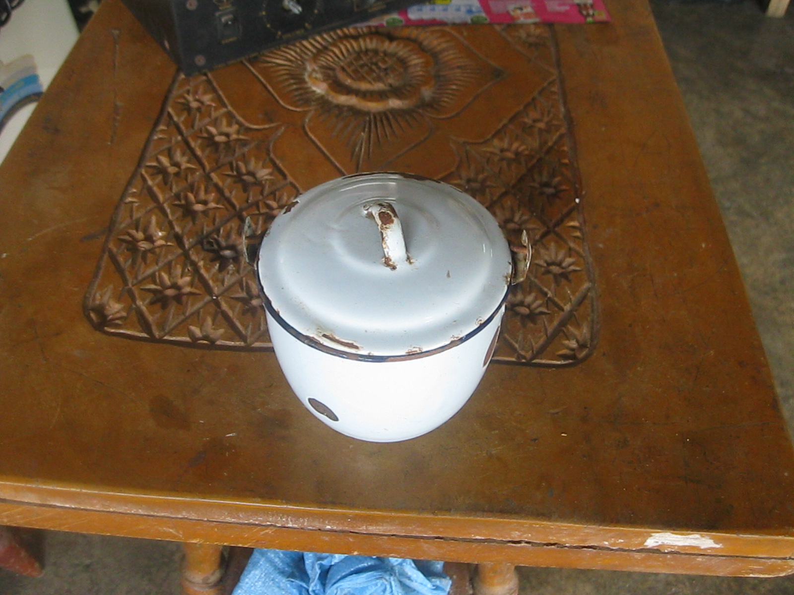 หม้อเคลือบ มีหูหิ้ว (3909)