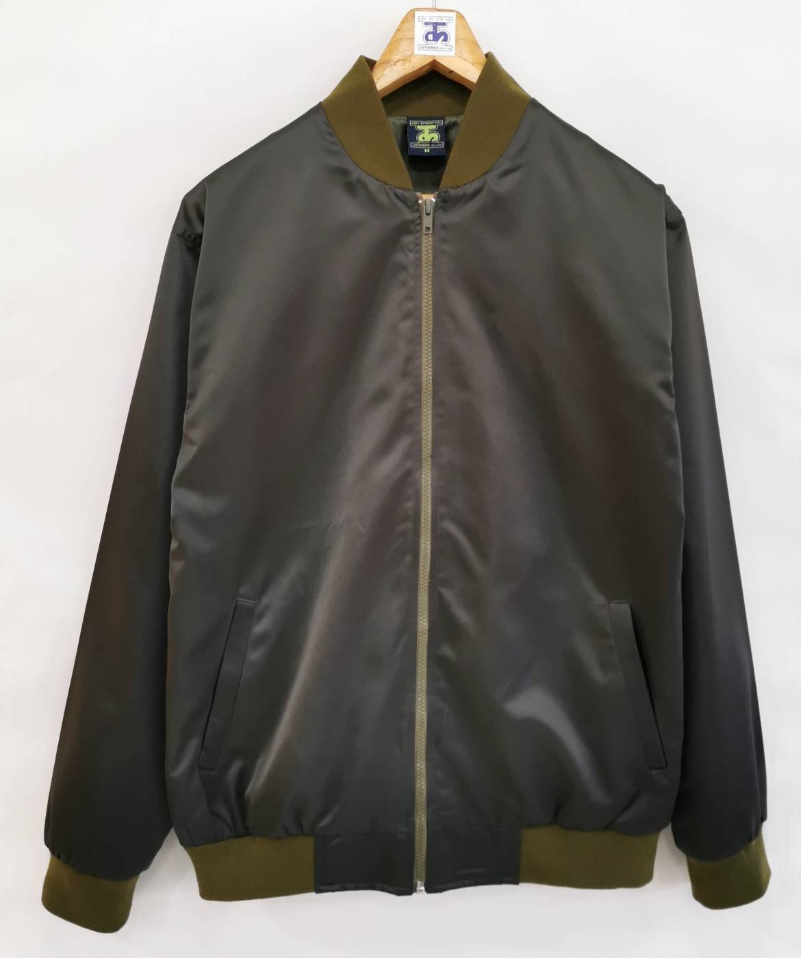 College Jacket 14 เสื้อแจ็คเก็ตสีเขียวขี้ม้าสไตล์วัยรุ่น