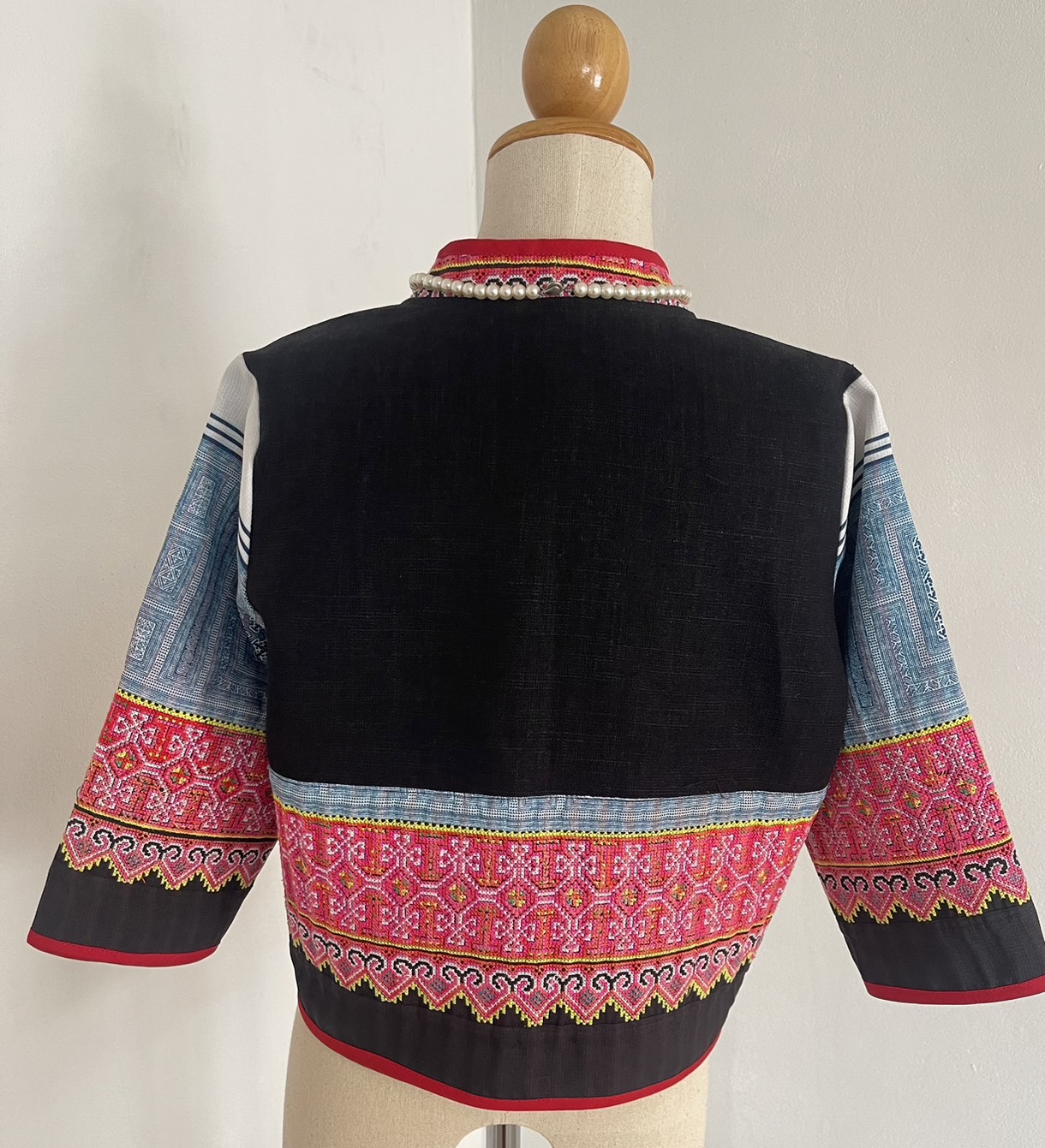 เสื้อคลุมแขนยาวปักม้ง