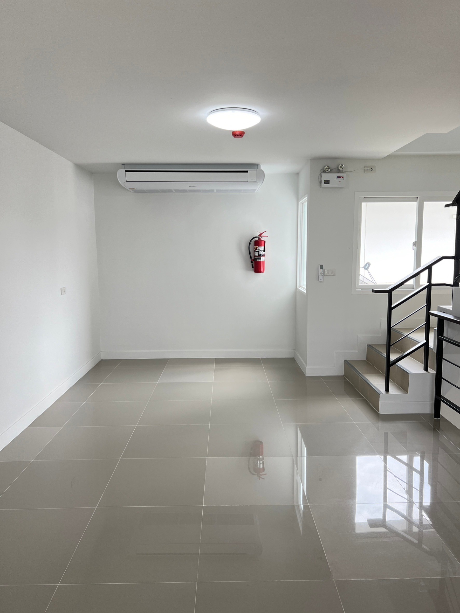 ให้เช่าบ้าน คุณาลัย เวสต์เกท ถนนบ้านกล้วย-ไทรน้อย (รหัสทรัพย์ KC212249)