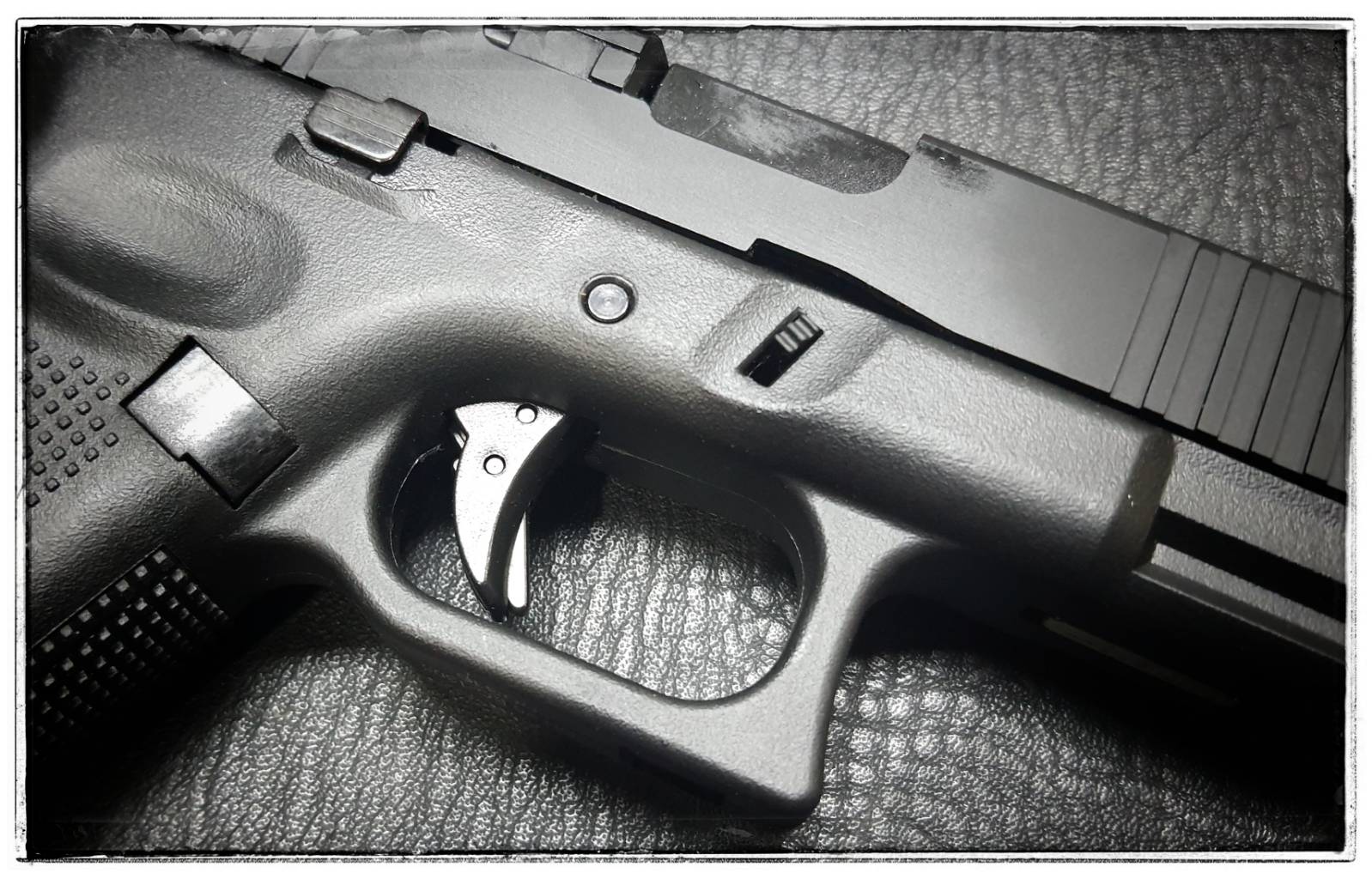 ปืนสั้นระบบแก๊สโบลว์แบล็ค รุ่น G45 MOS E&C สีดำ (EC1305-1)