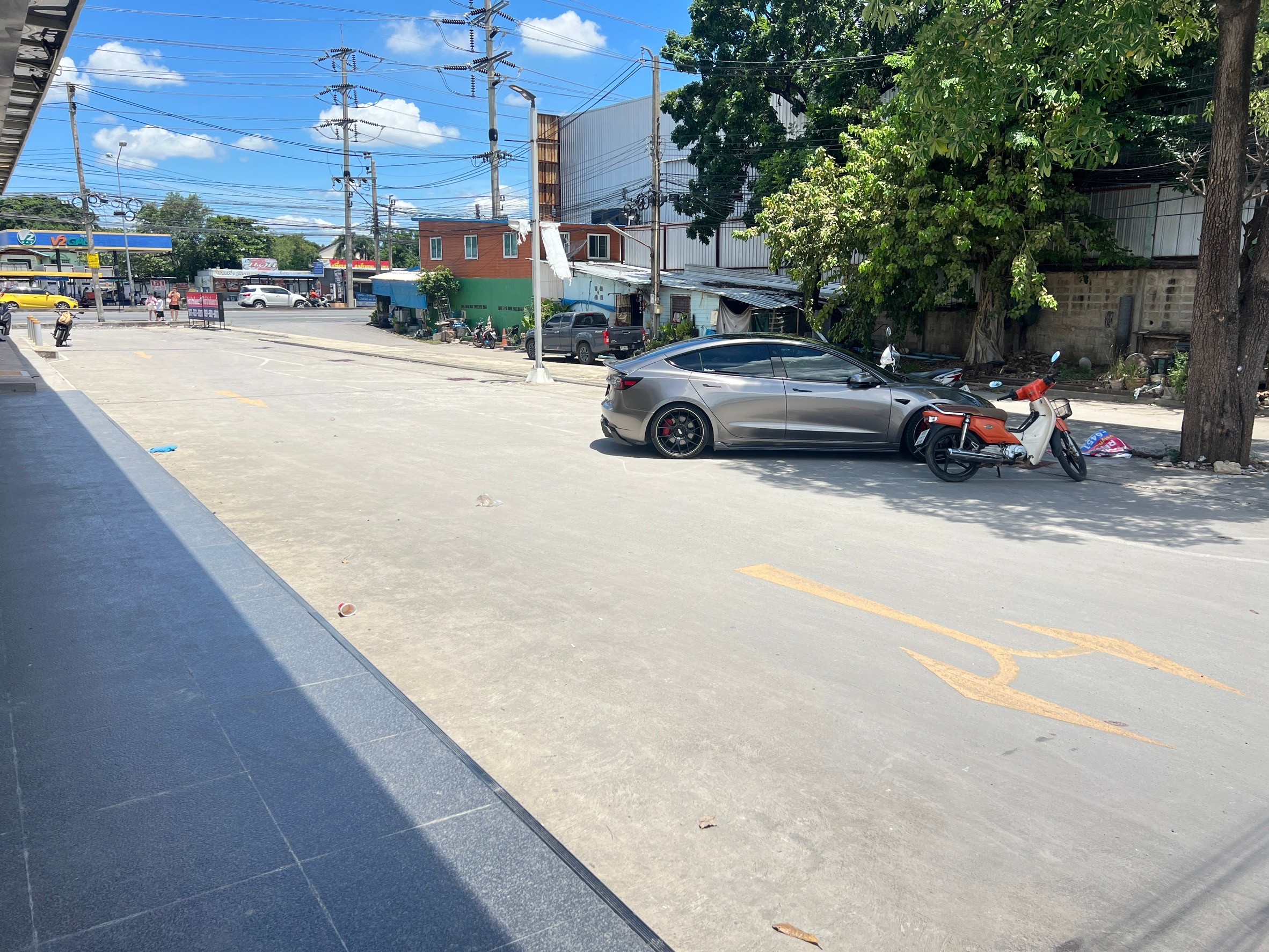 ให้เช่าอาคารพาณิชย์ ริมถนนเอกชัย ปากซอยเอกชัย109 (รหัสทรัพย์ B12615ห้อง1)