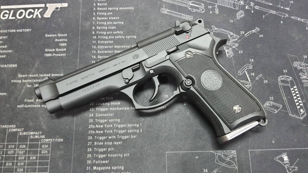 (มือ2) ปืนสั้น M92 สีดำ มีมาร์คกิ้งร่องลึก ยิงได้ แต่ไม่เหมือนปืนใหม่ รายละเอียดด้านล่างครับ